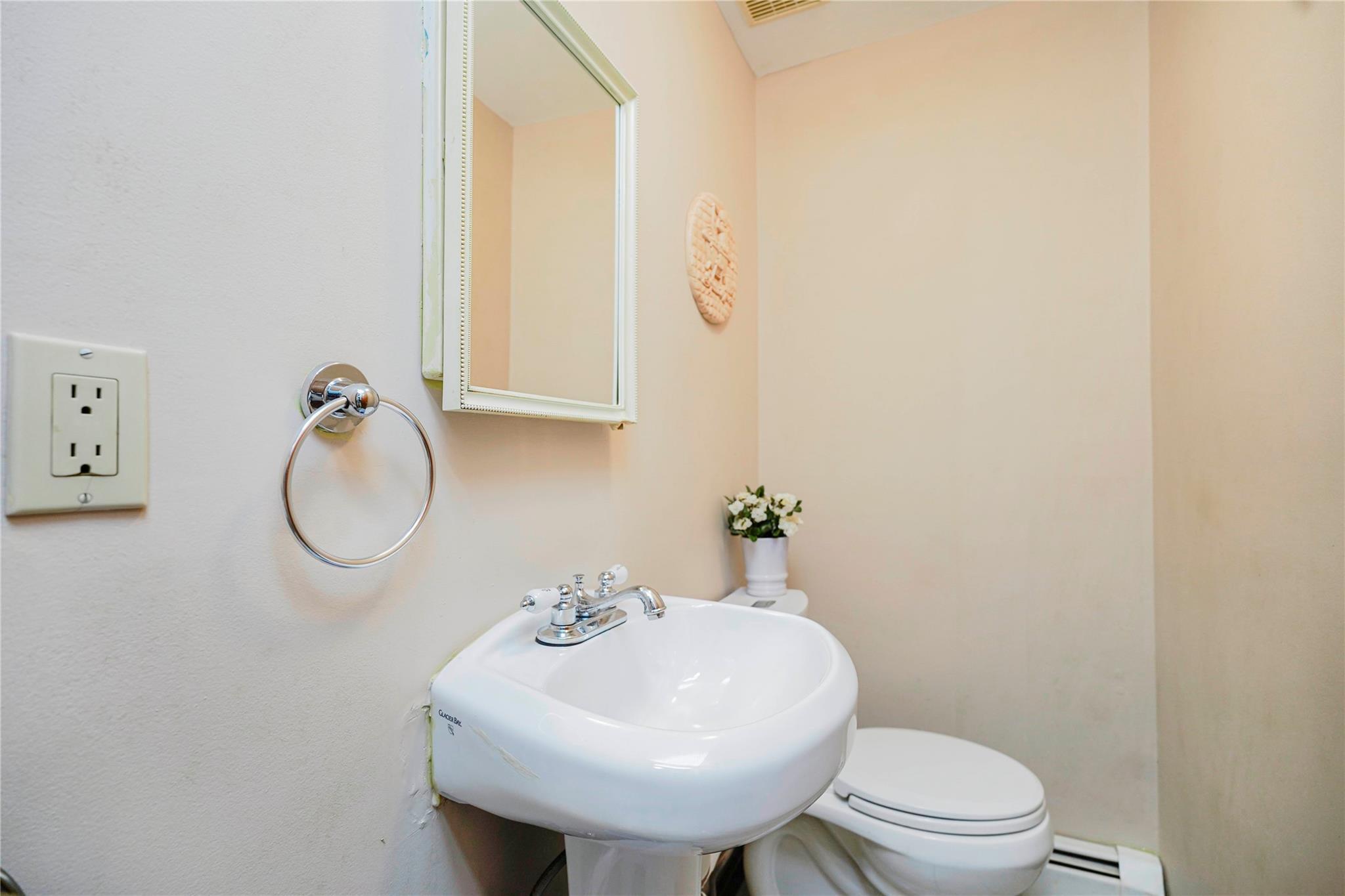 Single Family Burgher  Staten Island, NY 10304, MLS-843077-22