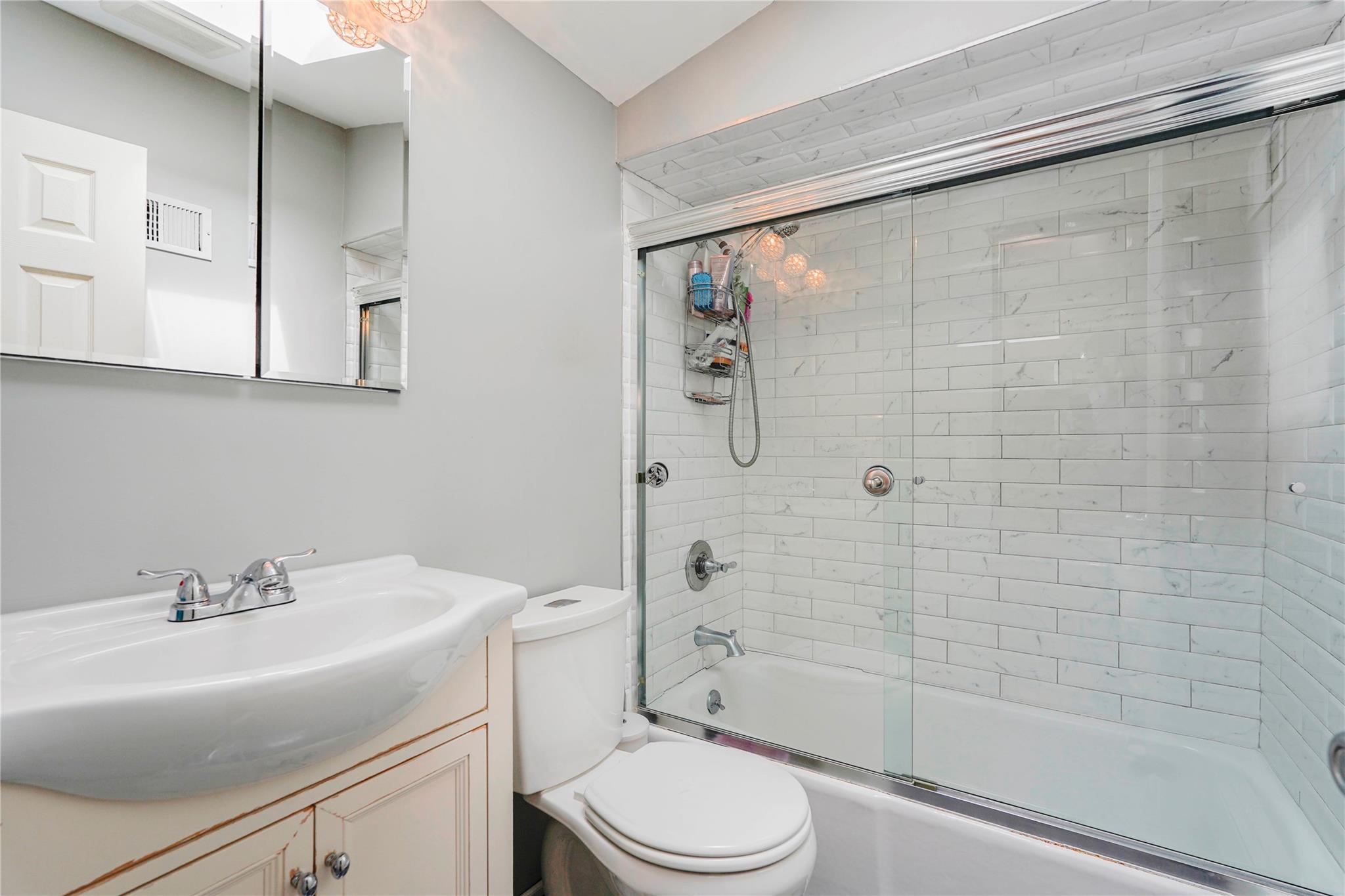 Single Family Burgher  Staten Island, NY 10304, MLS-843077-24