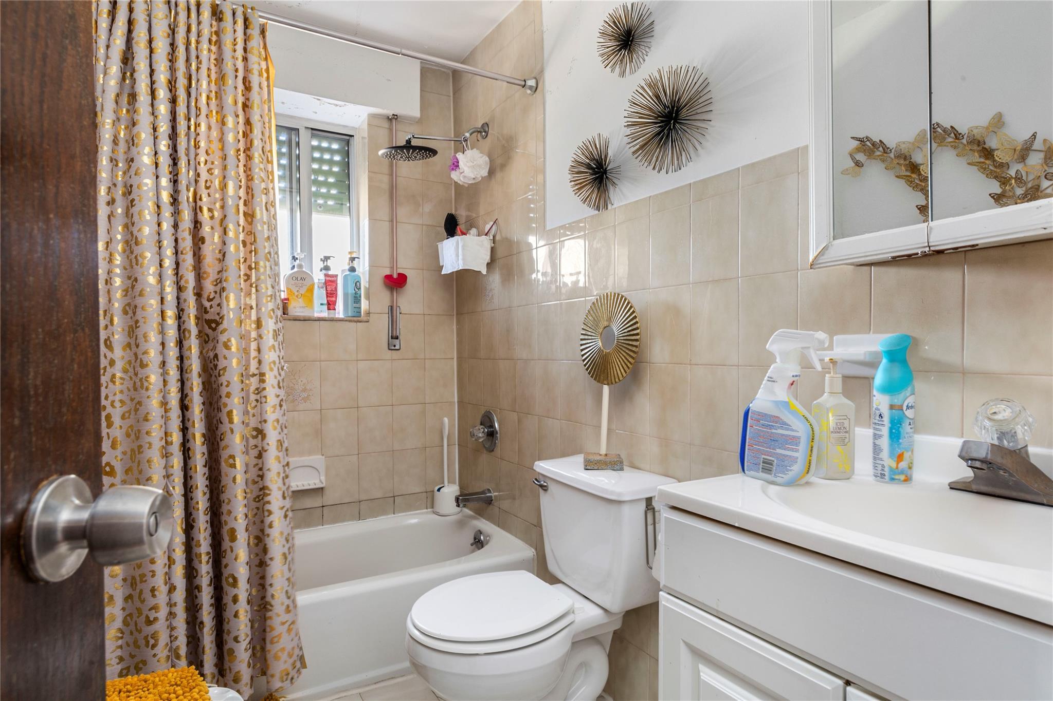 Single Family 49th  Queens, NY 11377, MLS-843102-25