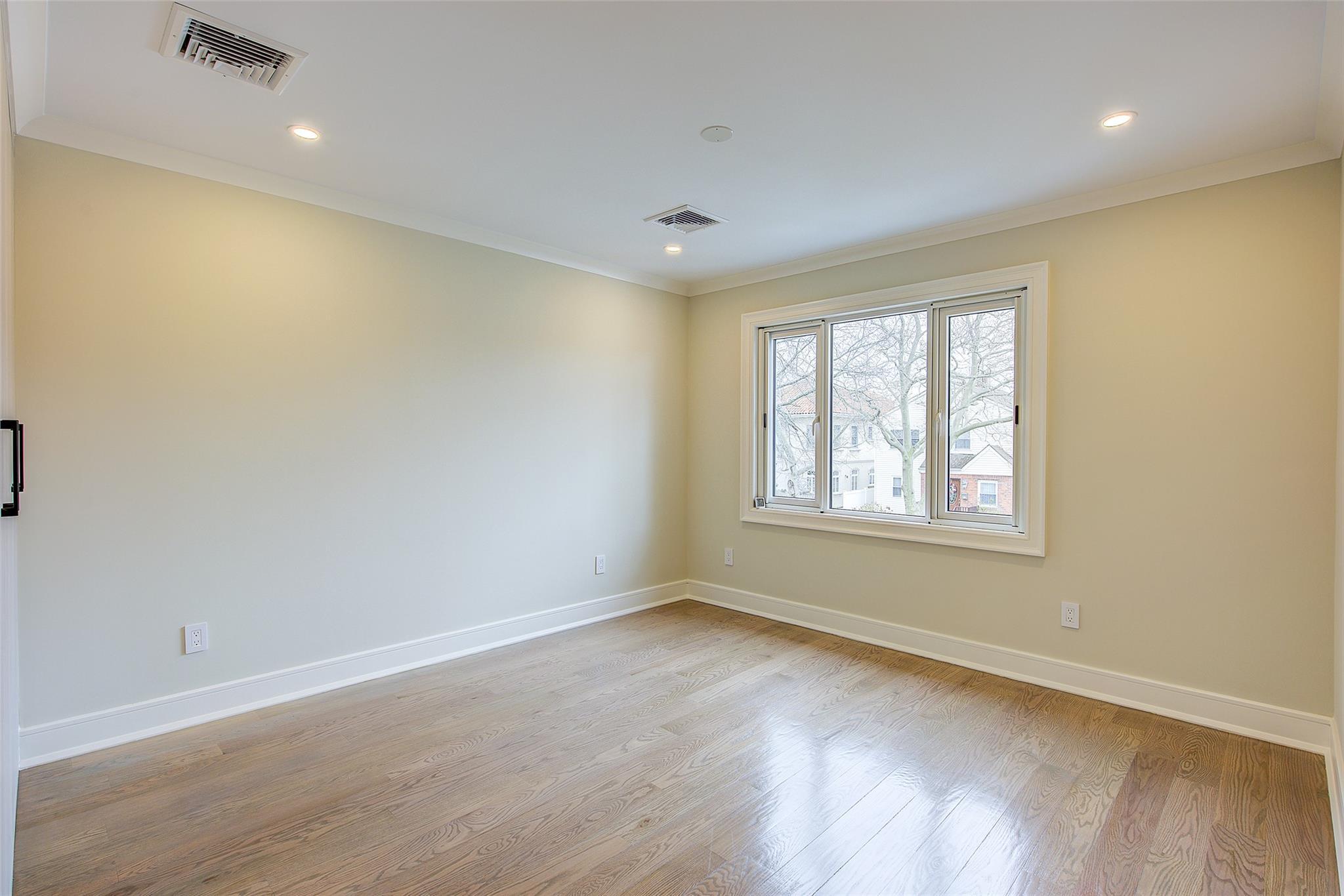 Single Family 20th Ave  Queens, NY 11357, MLS-843116-21