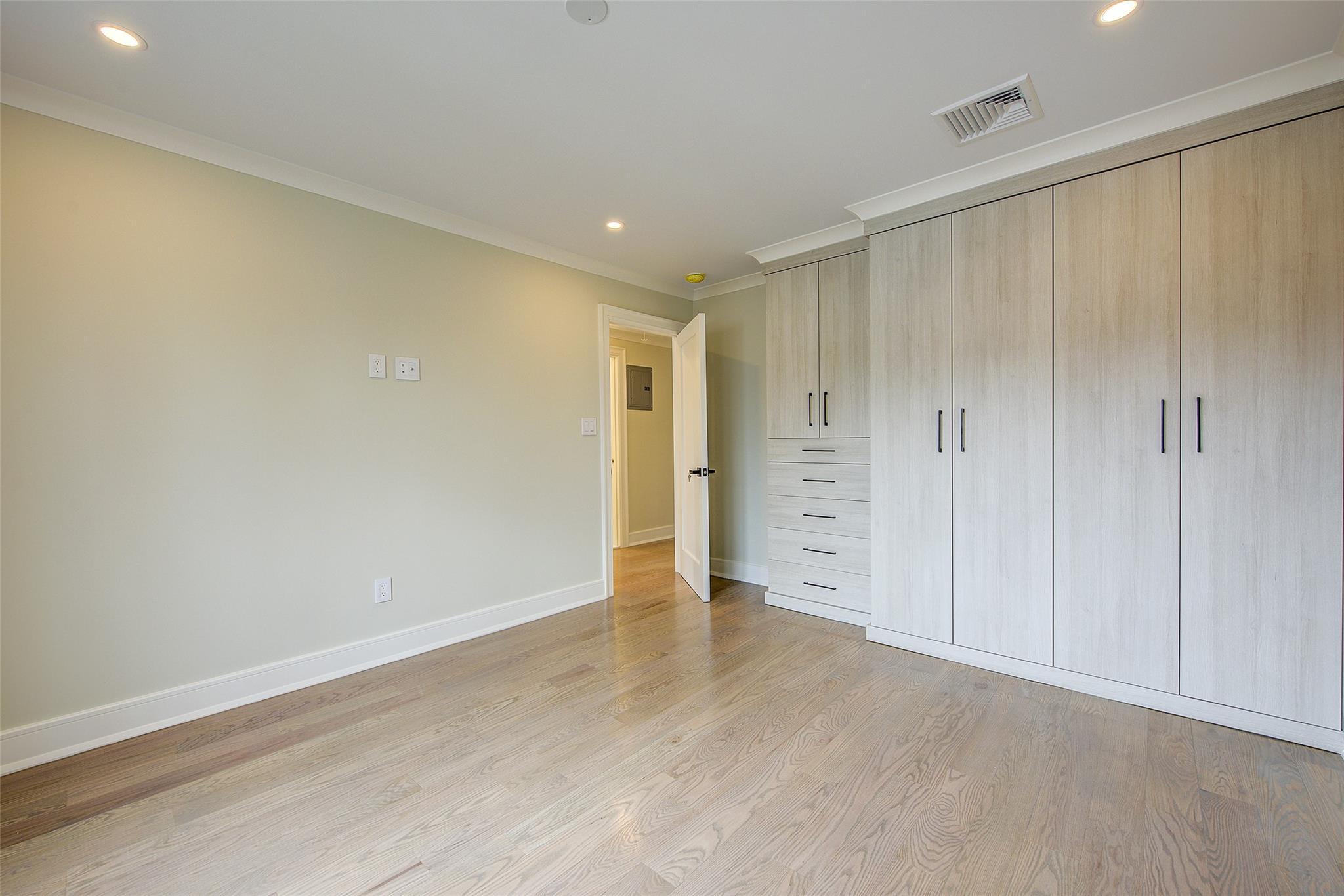 Single Family 20th Ave  Queens, NY 11357, MLS-843116-22
