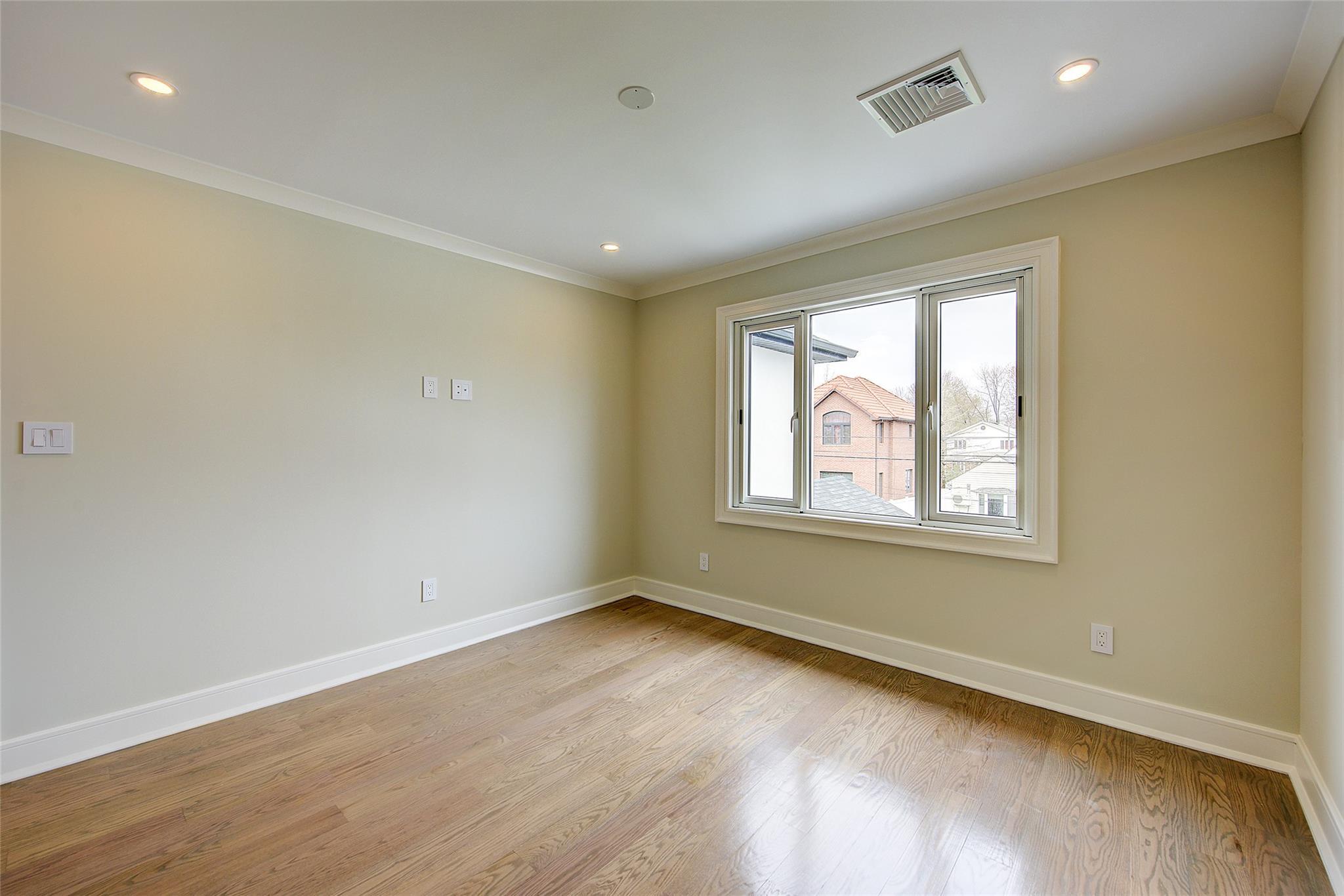 Single Family 20th Ave  Queens, NY 11357, MLS-843116-23