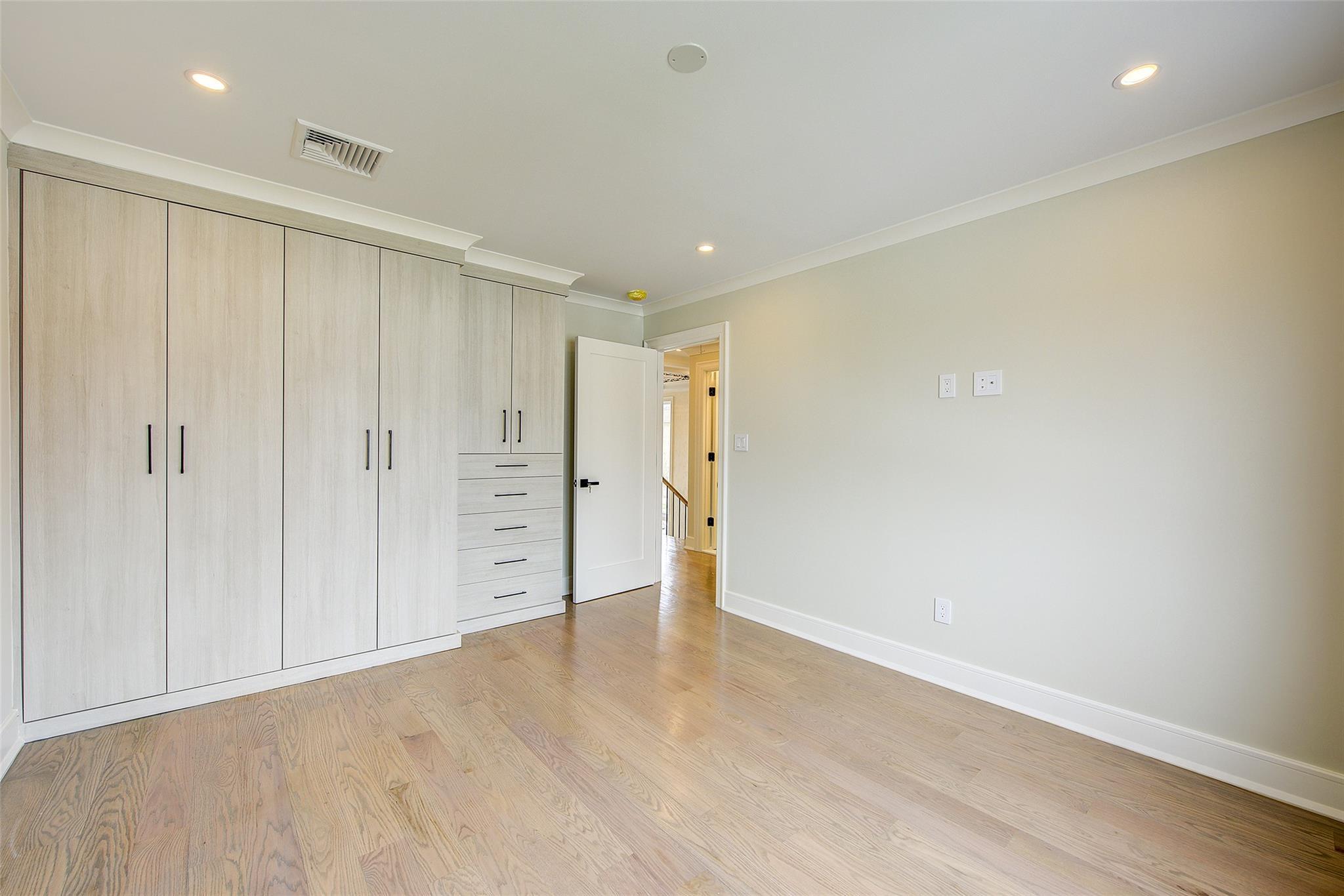 Single Family 20th Ave  Queens, NY 11357, MLS-843116-24