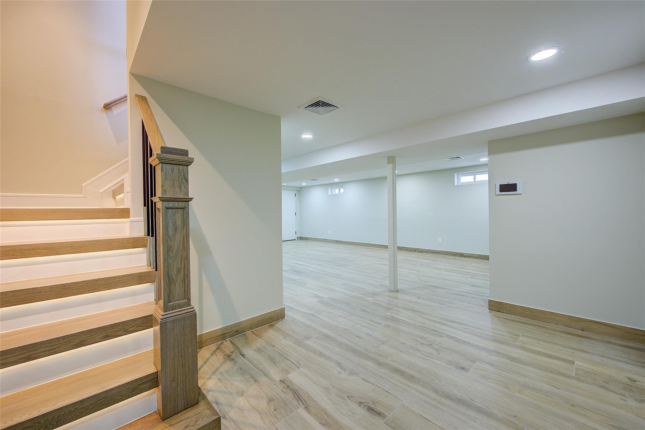 Single Family 20th Ave  Queens, NY 11357, MLS-843116-30