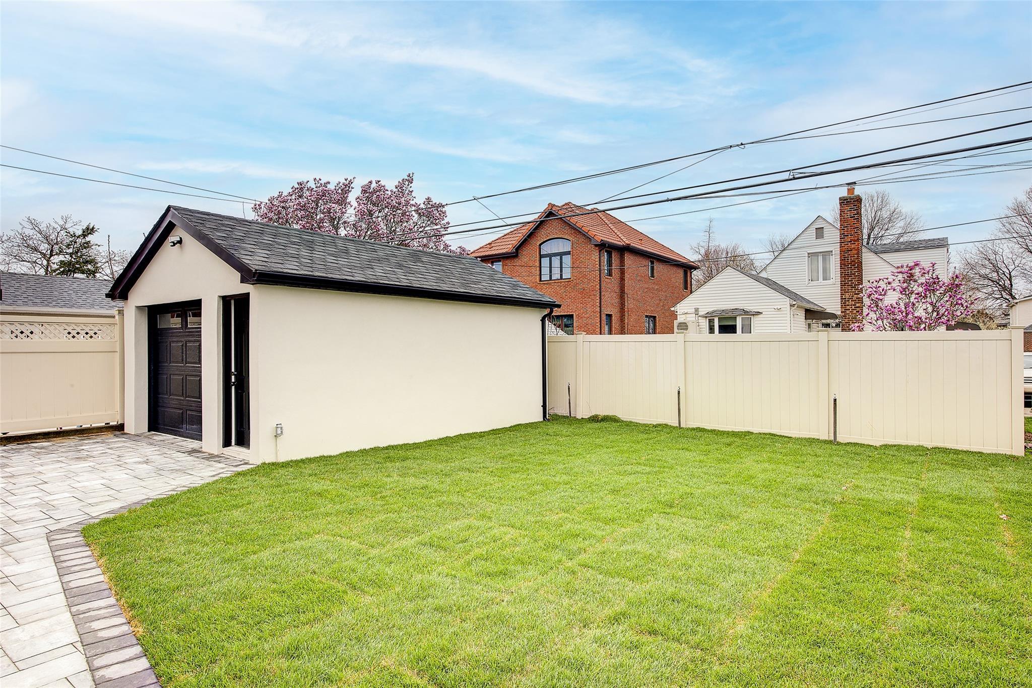Single Family 20th Ave  Queens, NY 11357, MLS-843116-38