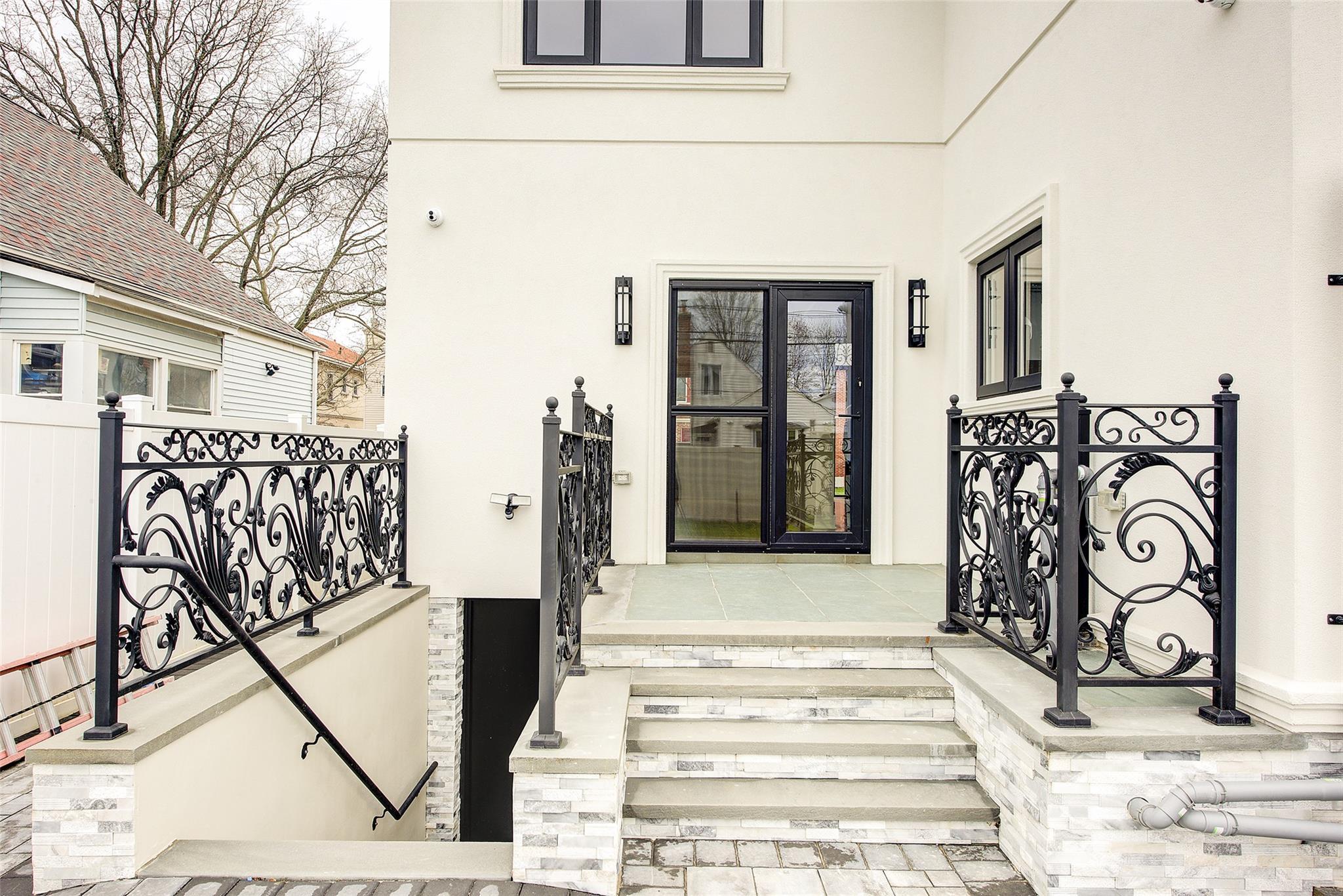 Single Family 20th Ave  Queens, NY 11357, MLS-843116-39