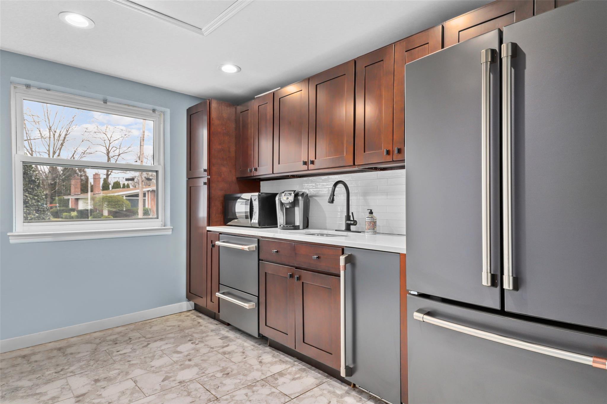 Single Family Dell  Westchester County, NY 10709, MLS-843125-24