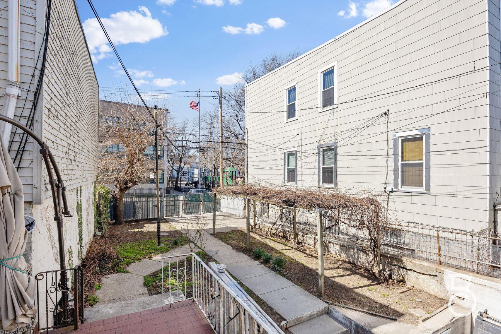 Single Family 10th  Queens, NY 11106, MLS-843139-3