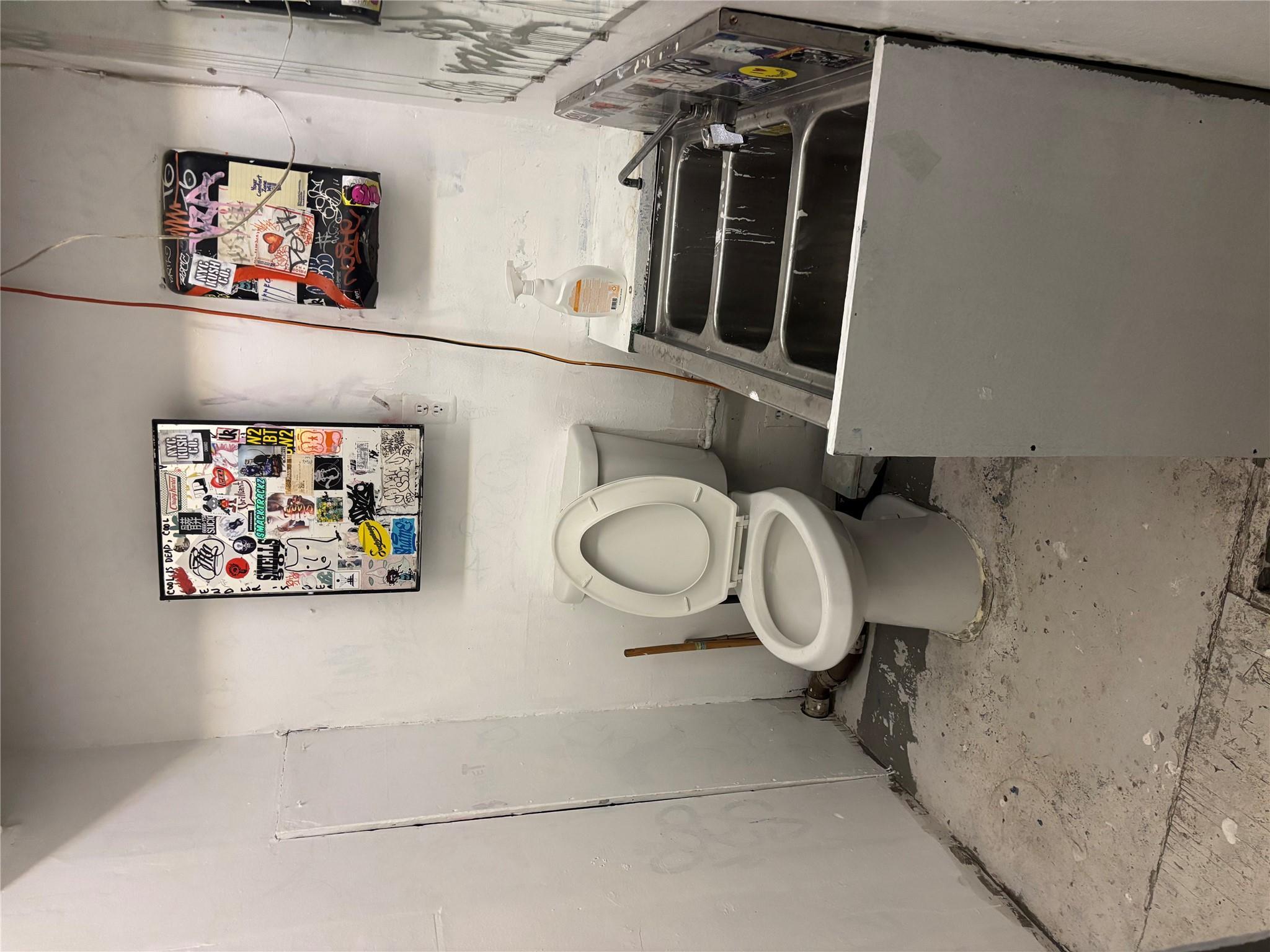 Apartment Broom  Manhattan, NY 10002, MLS-843198-8