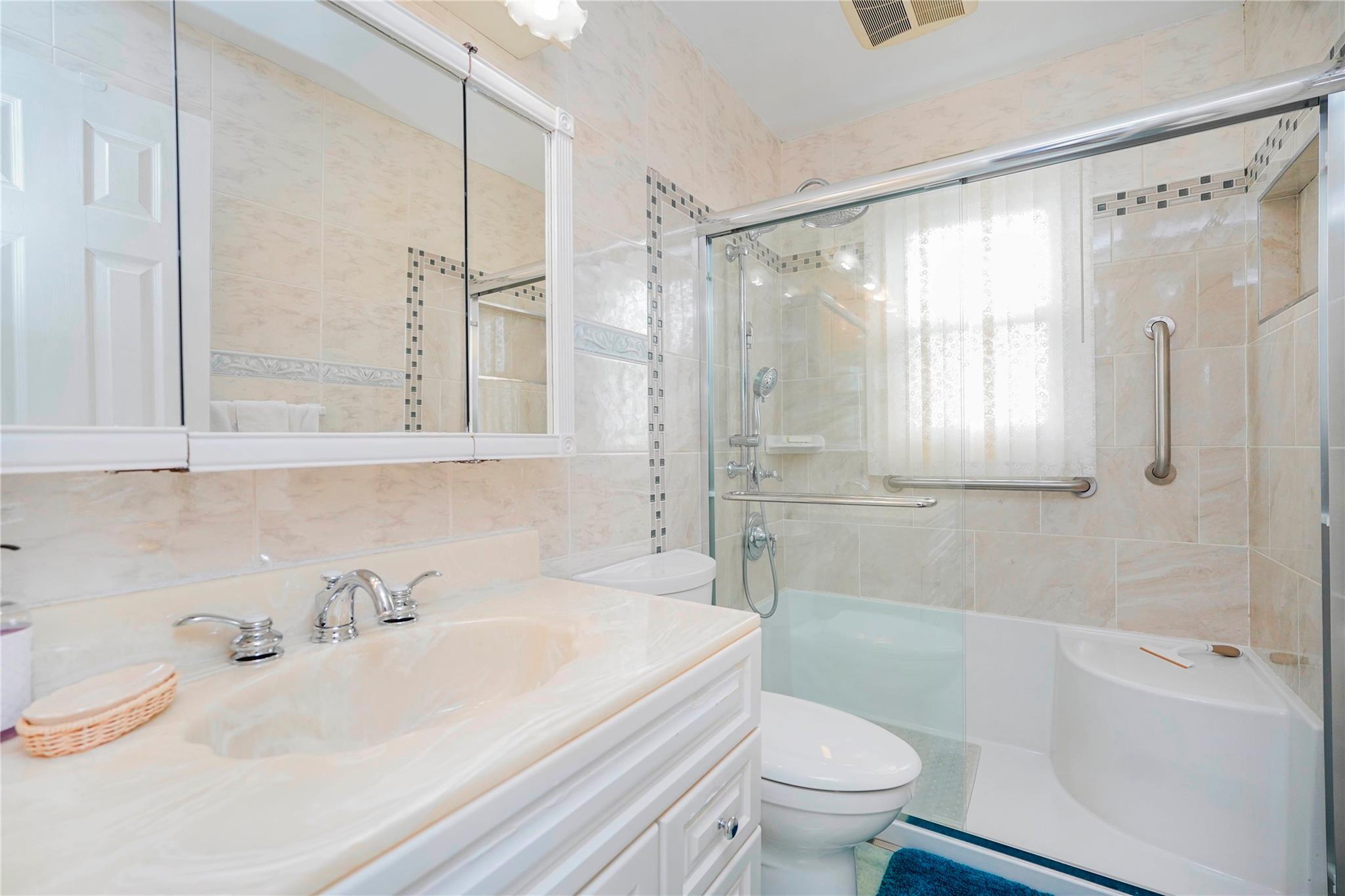 Single Family Ave  Staten Island, NY 10308, MLS-843222-17