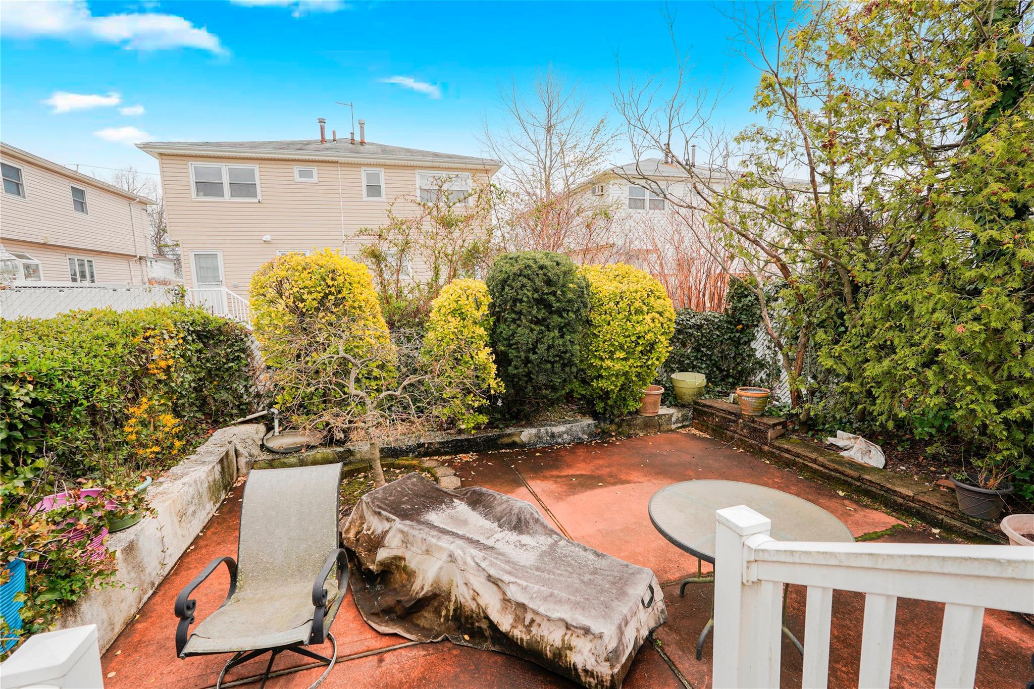 Single Family Ave  Staten Island, NY 10308, MLS-843222-25