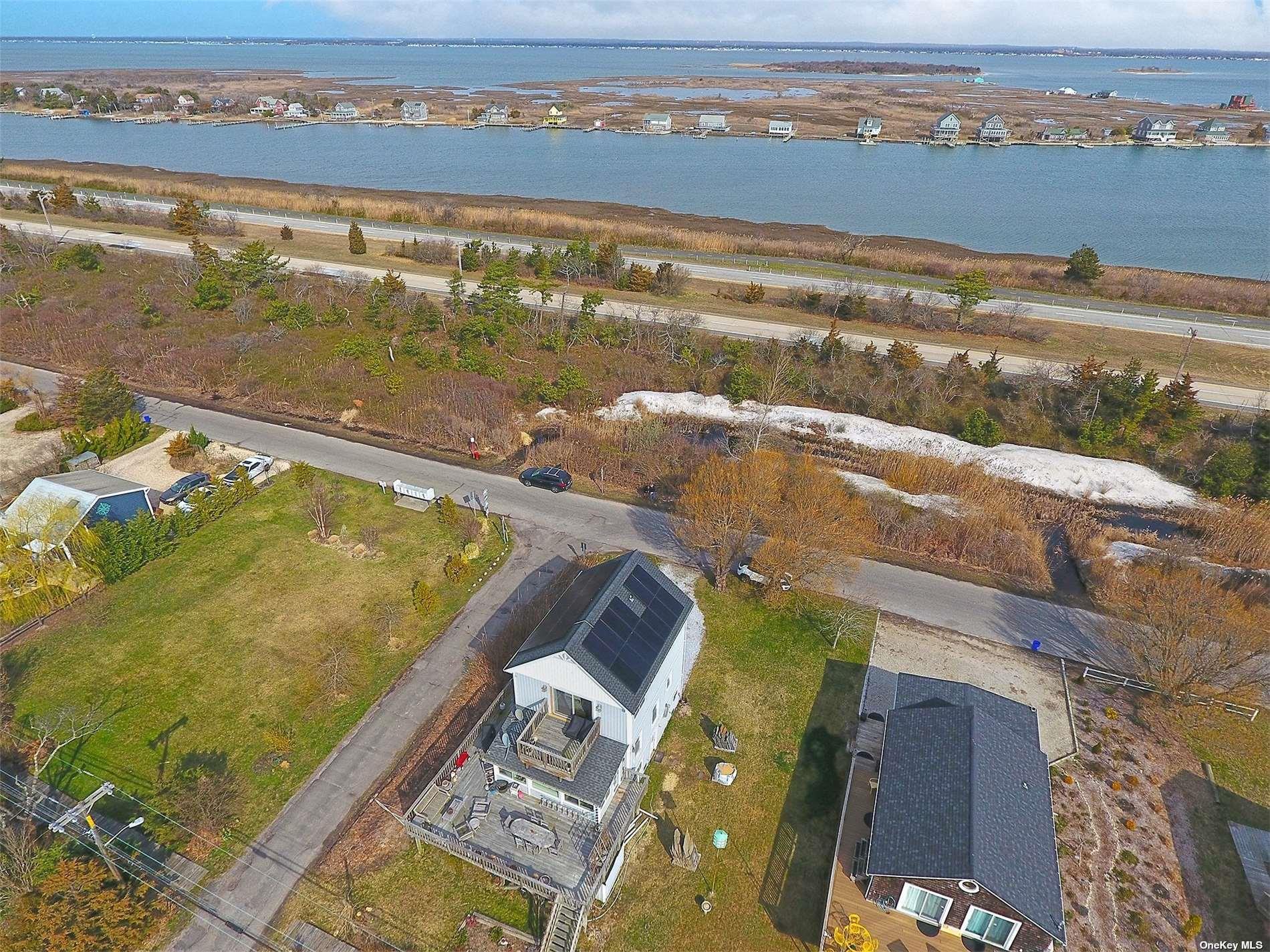 Single Family Oak Beach Road  Suffolk County, NY 11702, MLS-843226-30