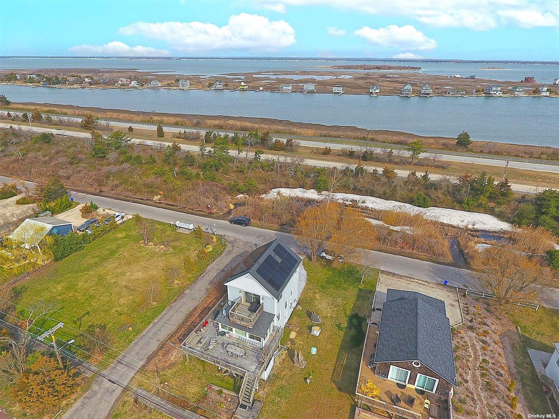 Single Family Oak Beach Road  Suffolk County, NY 11702, MLS-843226-31