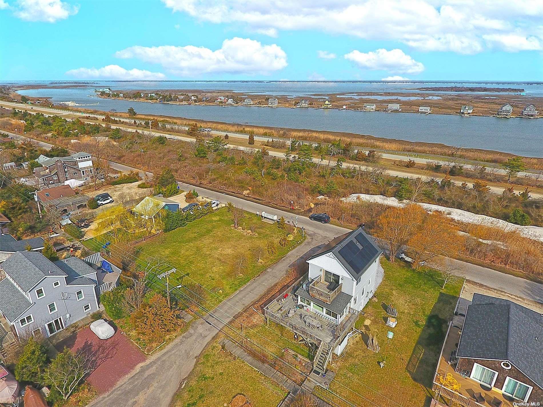 Single Family Oak Beach Road  Suffolk County, NY 11702, MLS-843226-32