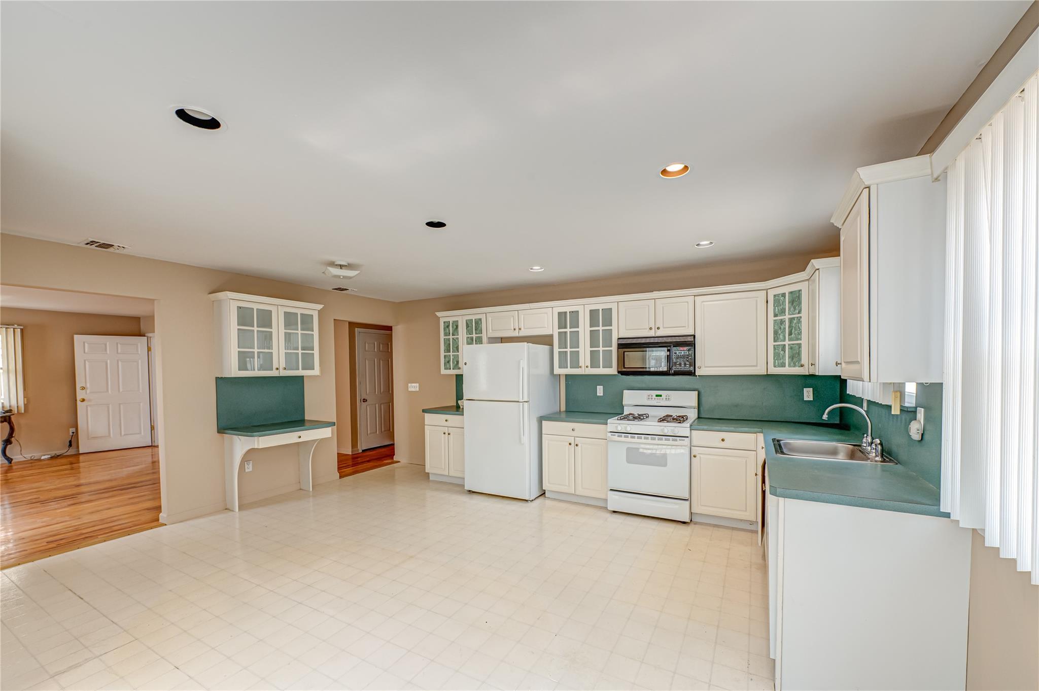 Single Family Black Gum Tree  Suffolk County, NY 11754, MLS-843275-6