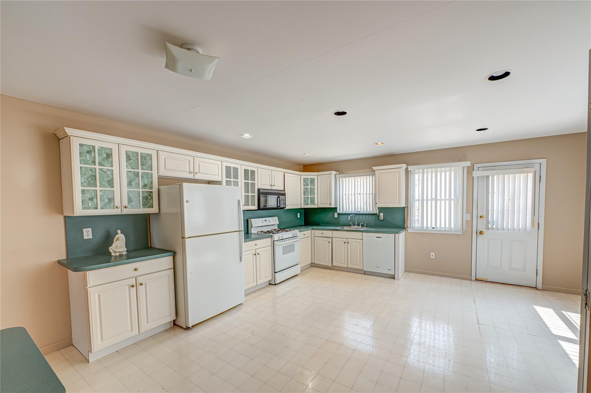 Single Family Black Gum Tree  Suffolk County, NY 11754, MLS-843275-7