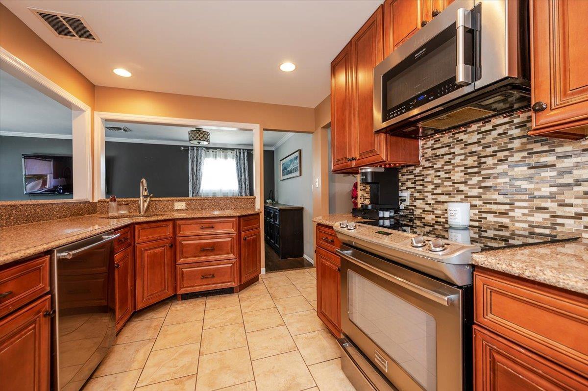 Single Family Baker  Nassau County, NY 11558, MLS-843279-8