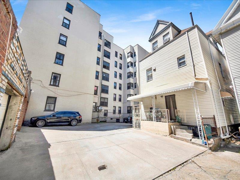 Single Family Bainbridge  Bronx, NY 10458, MLS-843337-26
