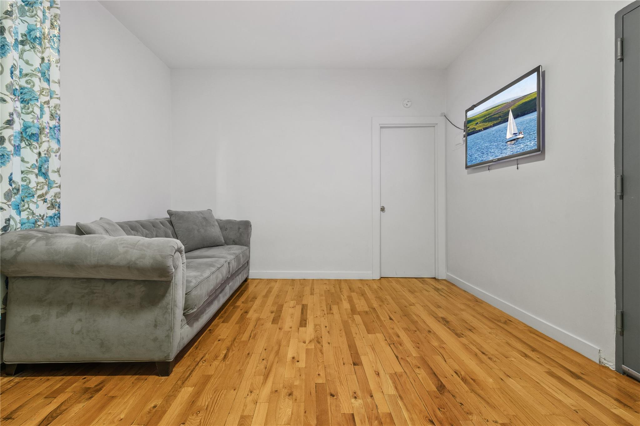 Single Family Beaumont  Bronx, NY 10458, MLS-843406-21
