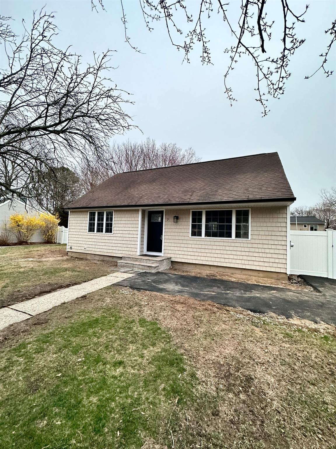 Single Family Highview  Suffolk County, NY 11961, MLS-843434-8