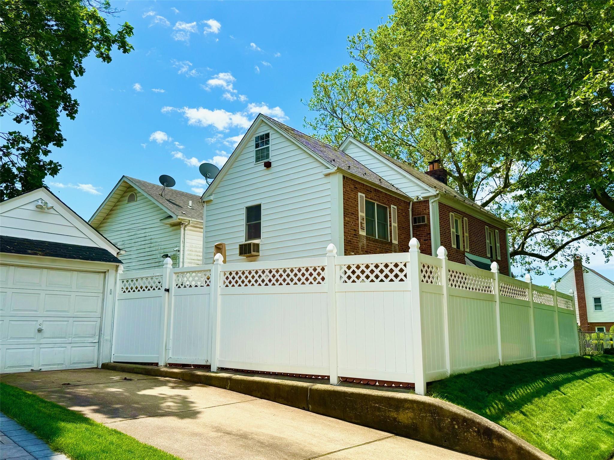 Single Family 50th  Queens, NY 11364, MLS-843498-12