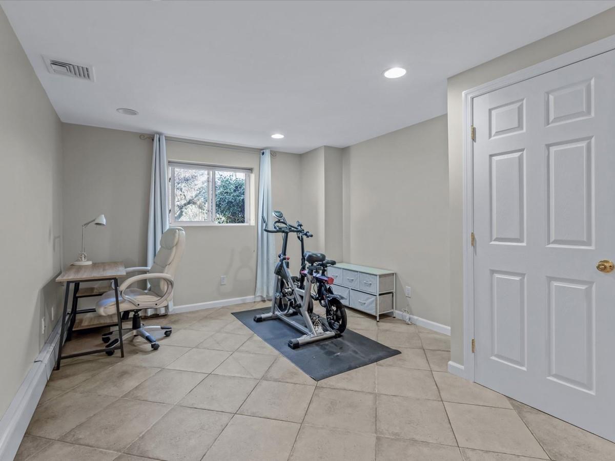 Single Family Floral  Nassau County, NY 11803, MLS-843623-22