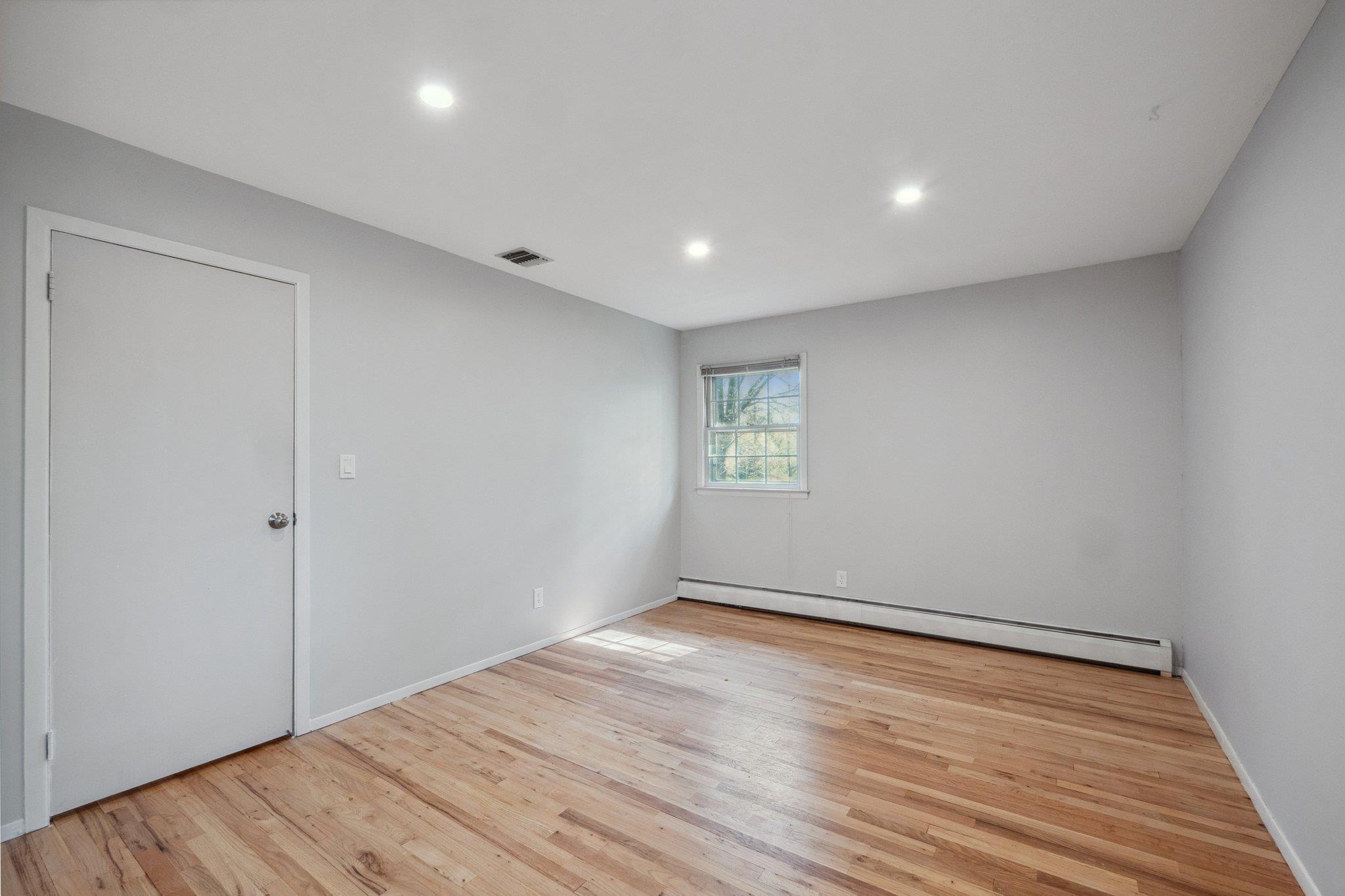 Single Family Penn  Suffolk County, NY 11746, MLS-843699-36