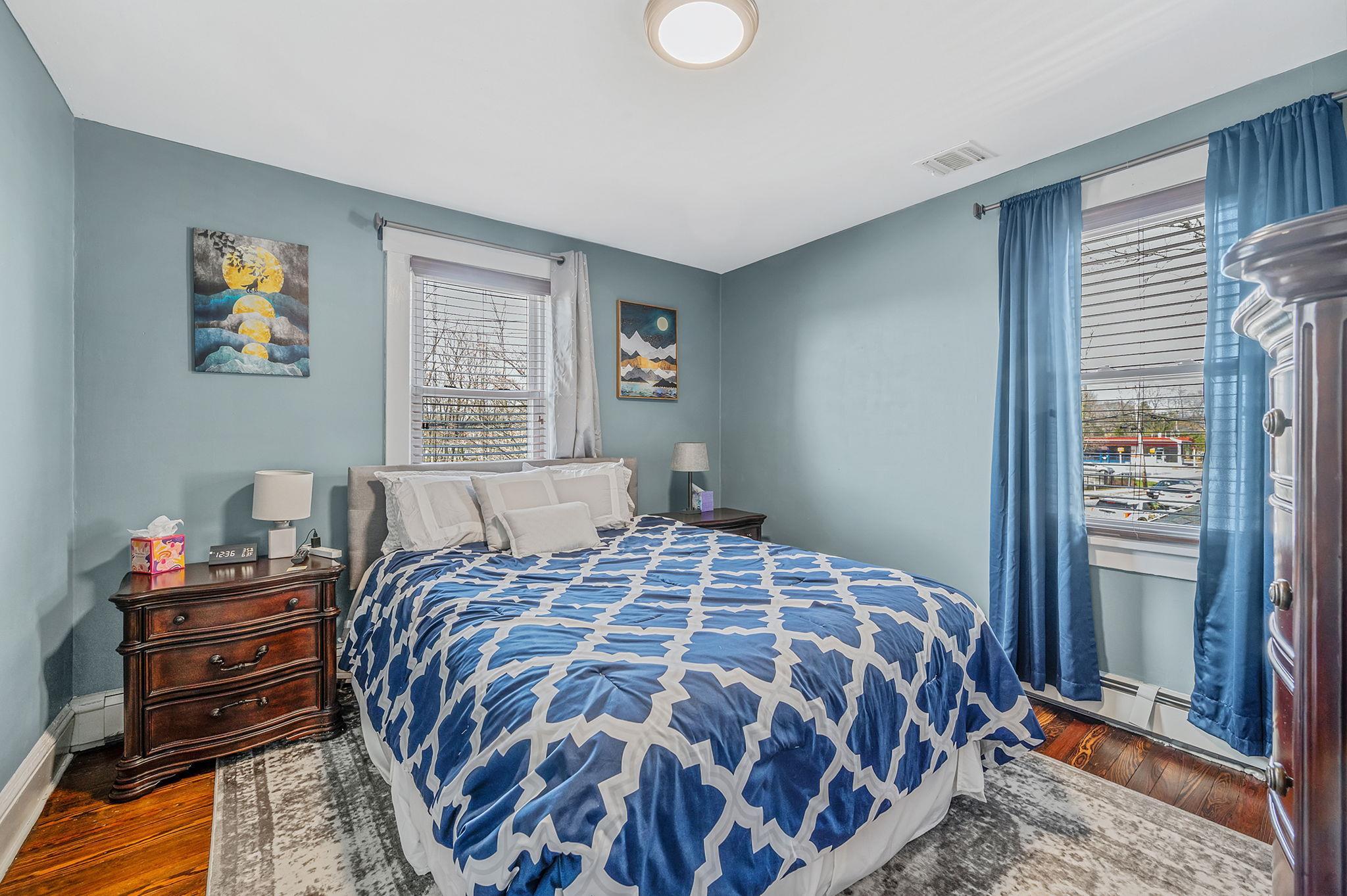 Single Family Broadway  Suffolk County, NY 11740, MLS-843738-27