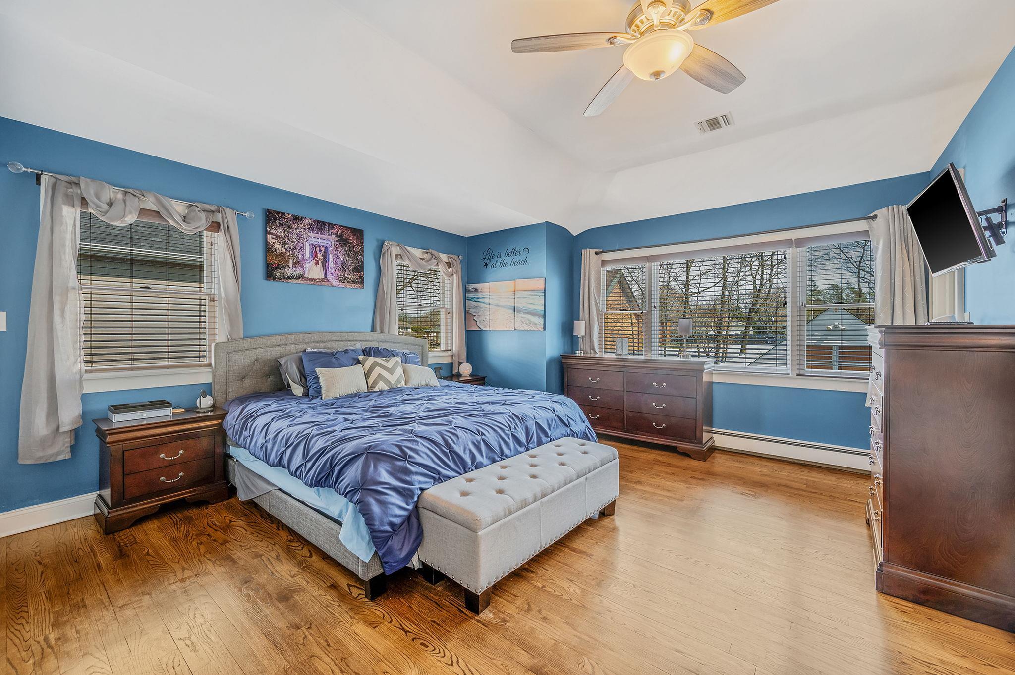 Single Family Broadway  Suffolk County, NY 11740, MLS-843738-33