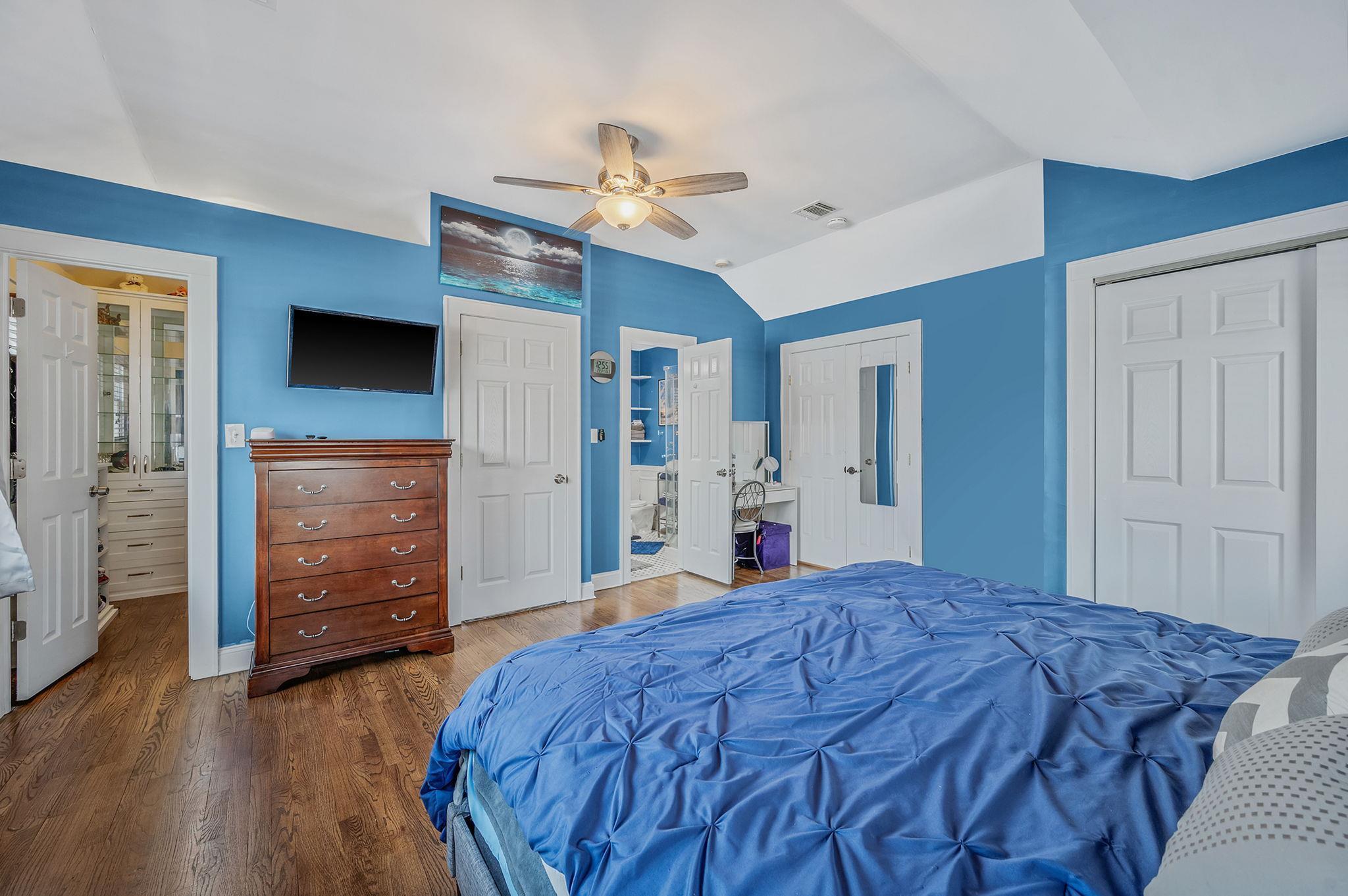 Single Family Broadway  Suffolk County, NY 11740, MLS-843738-34