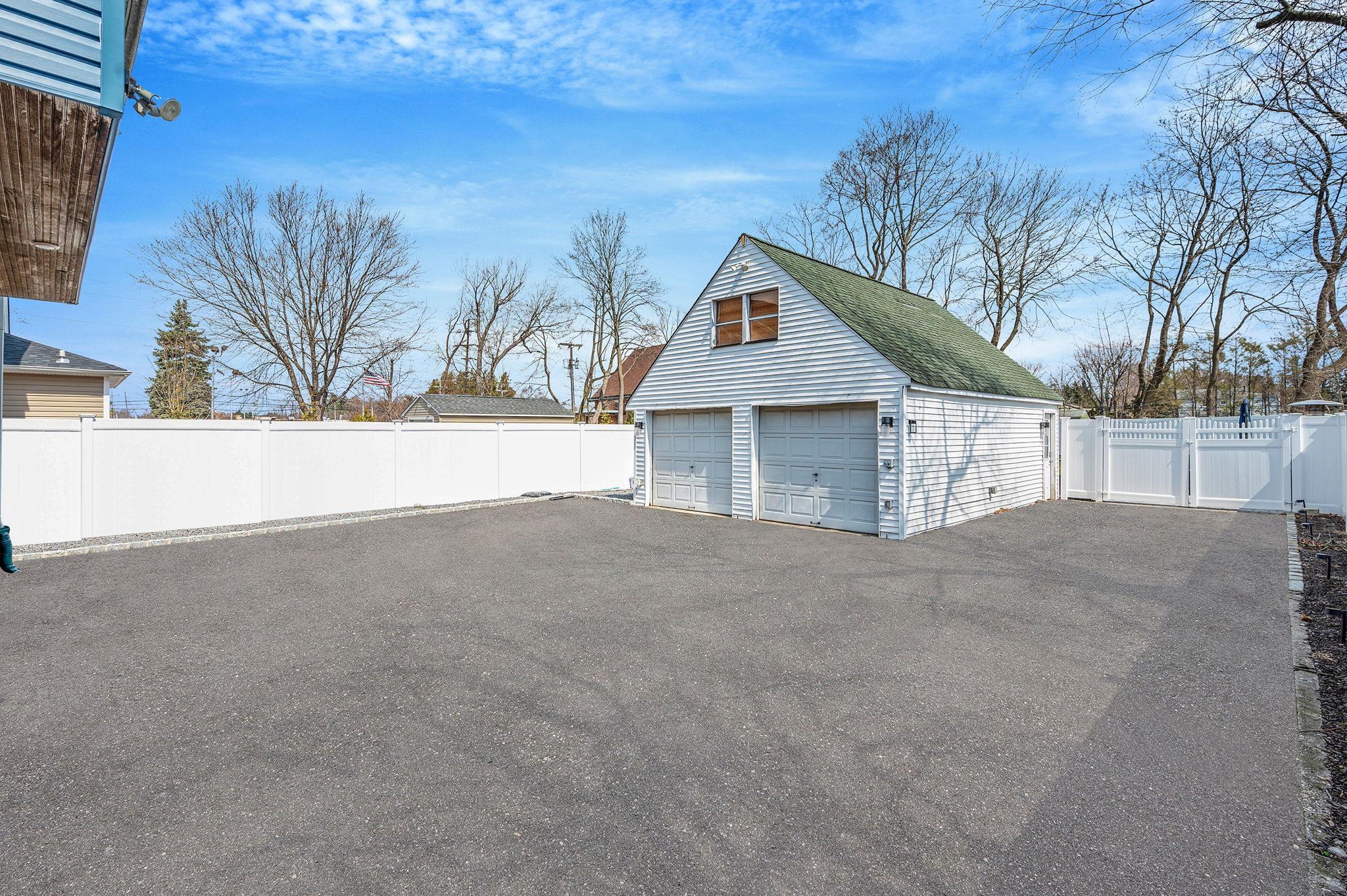 Single Family Broadway  Suffolk County, NY 11740, MLS-843738-4