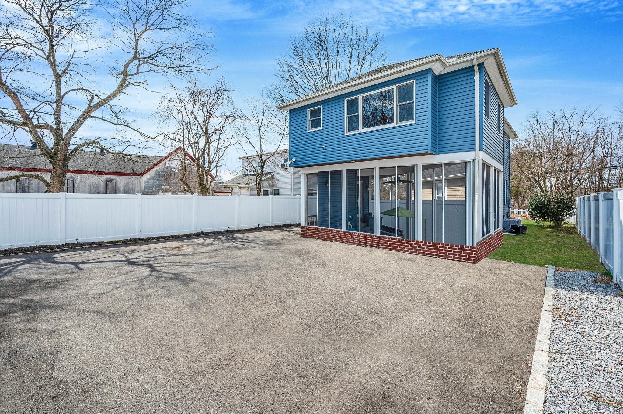 Single Family Broadway  Suffolk County, NY 11740, MLS-843738-5