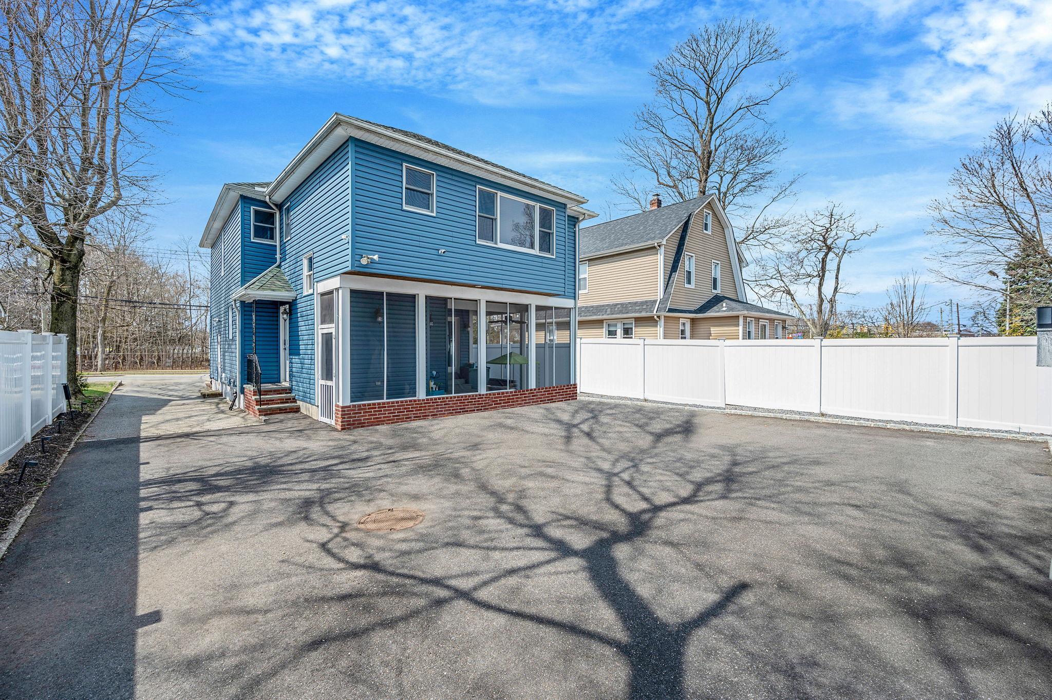 Single Family Broadway  Suffolk County, NY 11740, MLS-843738-6
