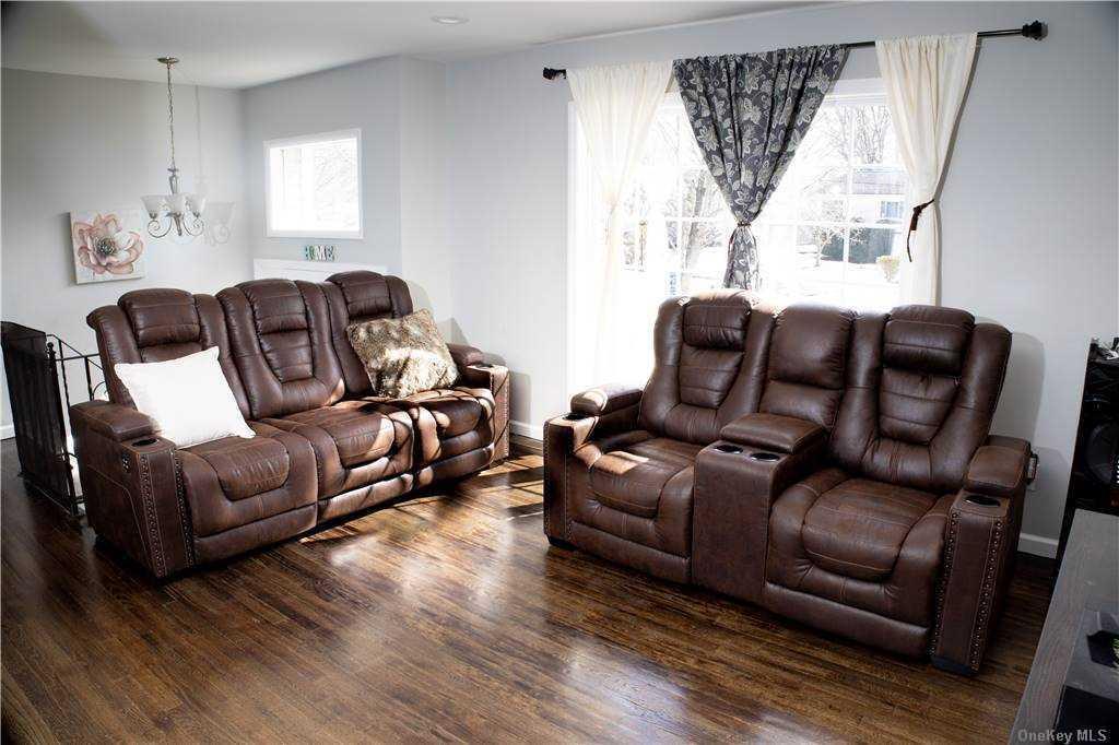 Single Family Ave  Suffolk County, NY 11763, MLS-843780-4