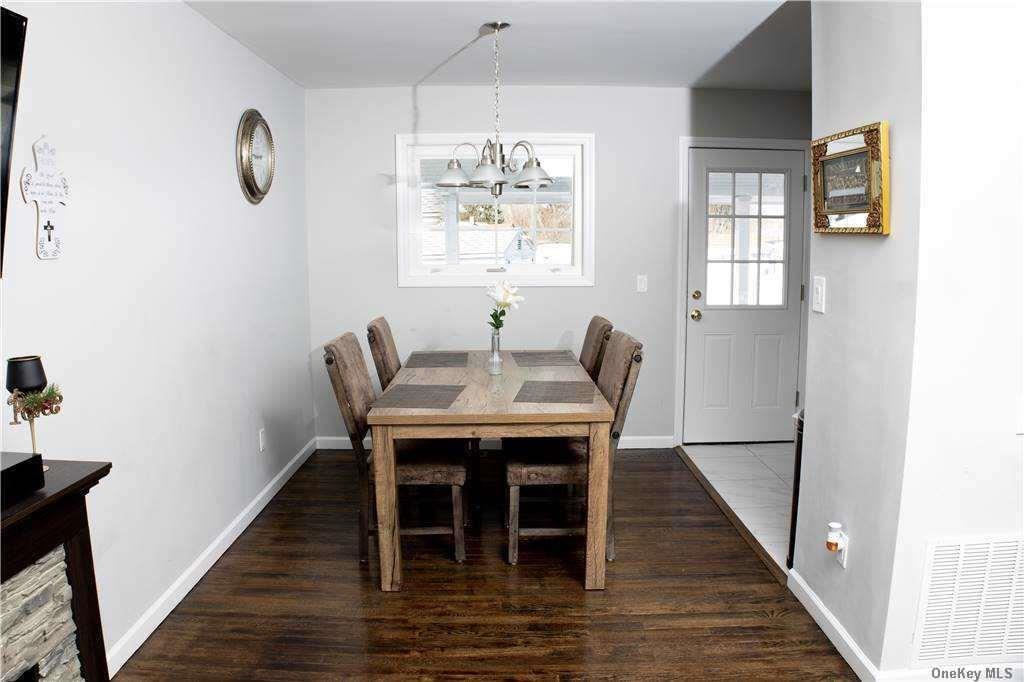 Single Family Ave  Suffolk County, NY 11763, MLS-843780-6