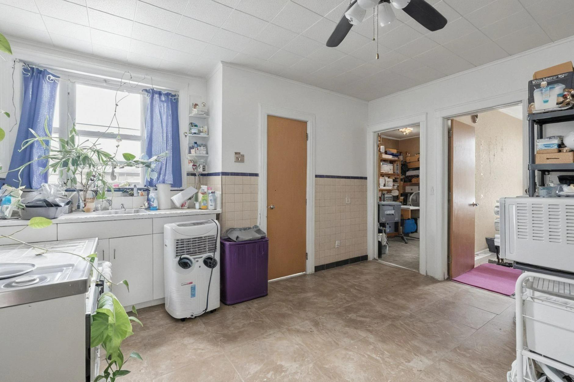 Single Family Grand  Queens, NY 11378, MLS-843913-10