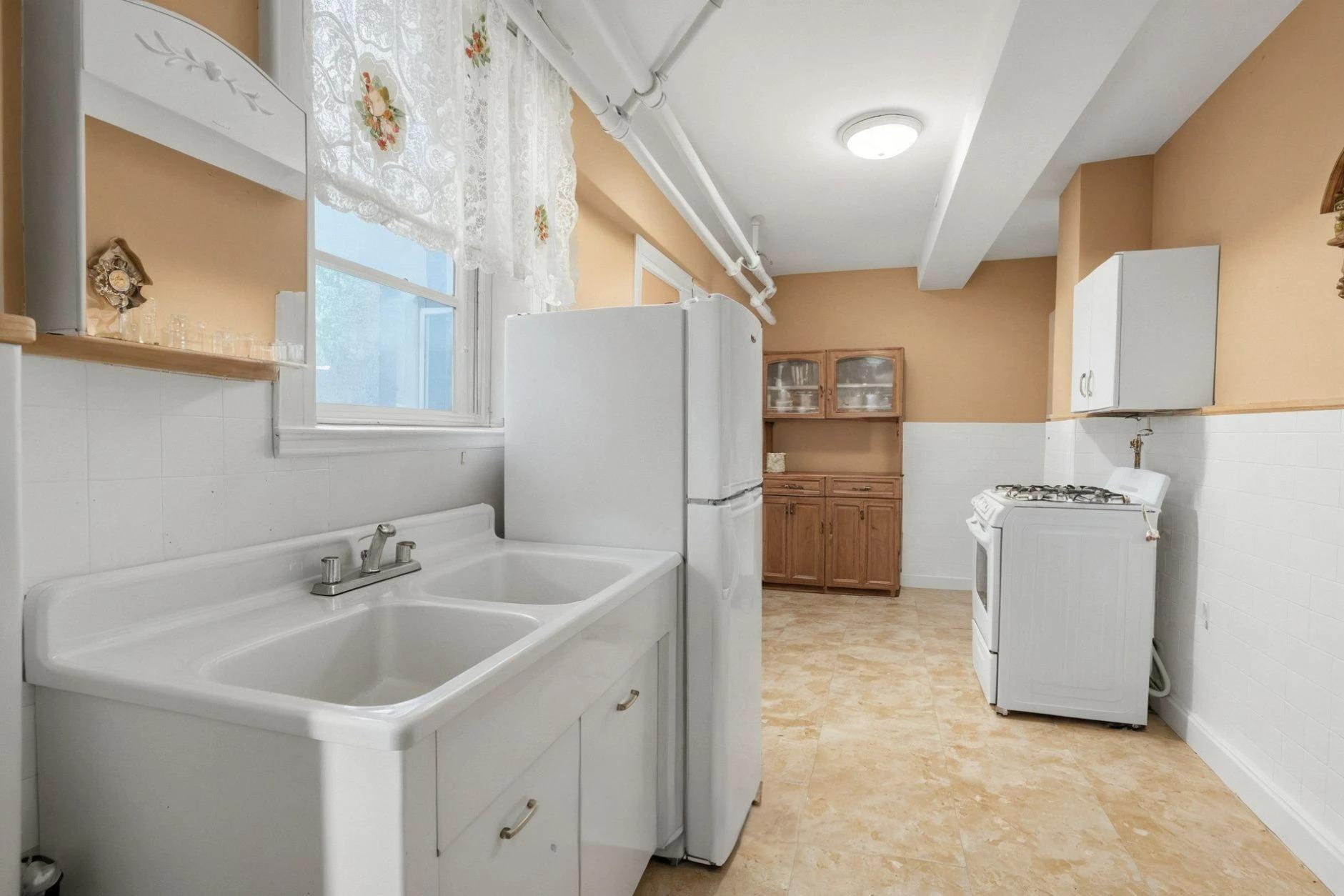 Single Family Grand  Queens, NY 11378, MLS-843913-17