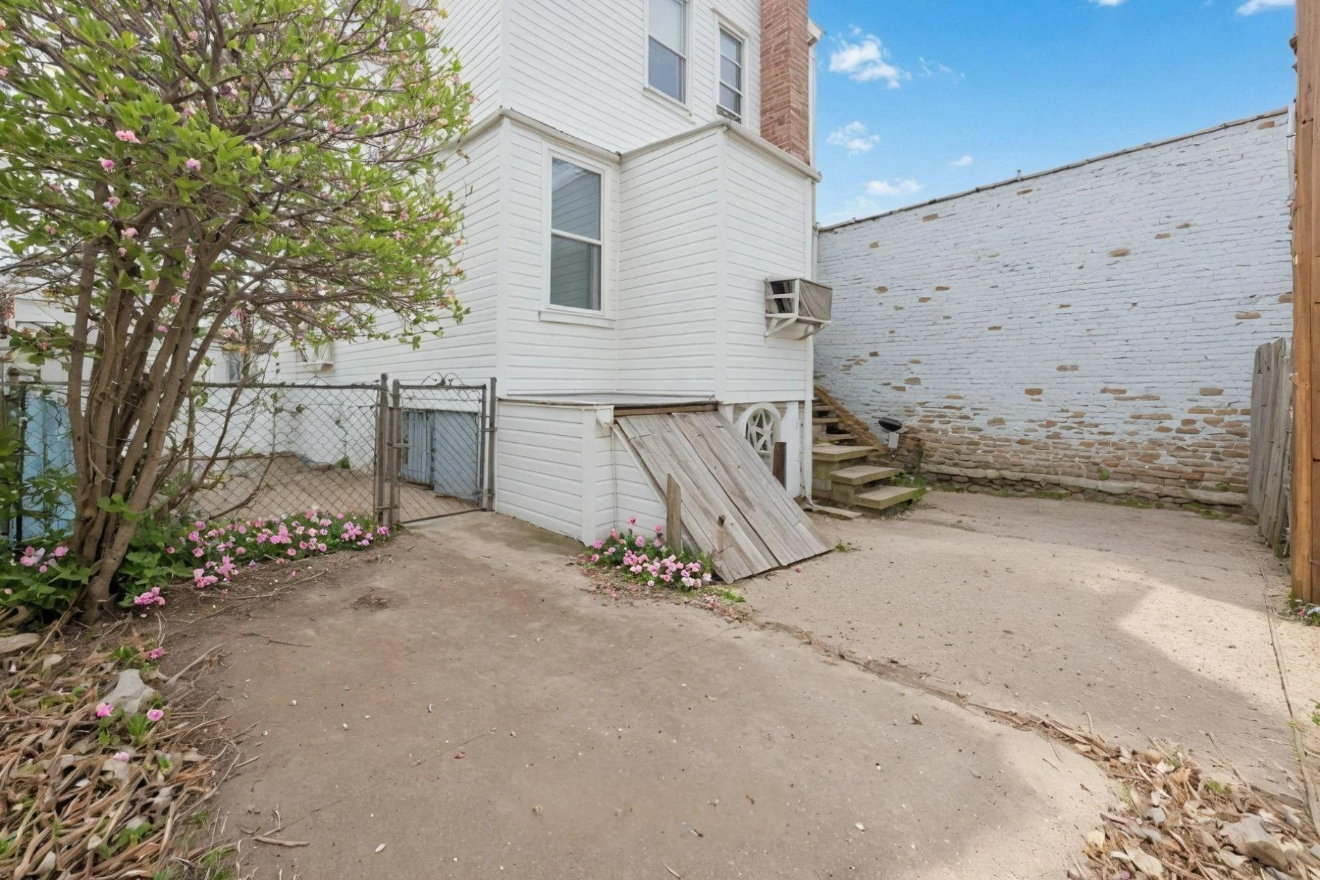 Single Family Grand  Queens, NY 11378, MLS-843913-24