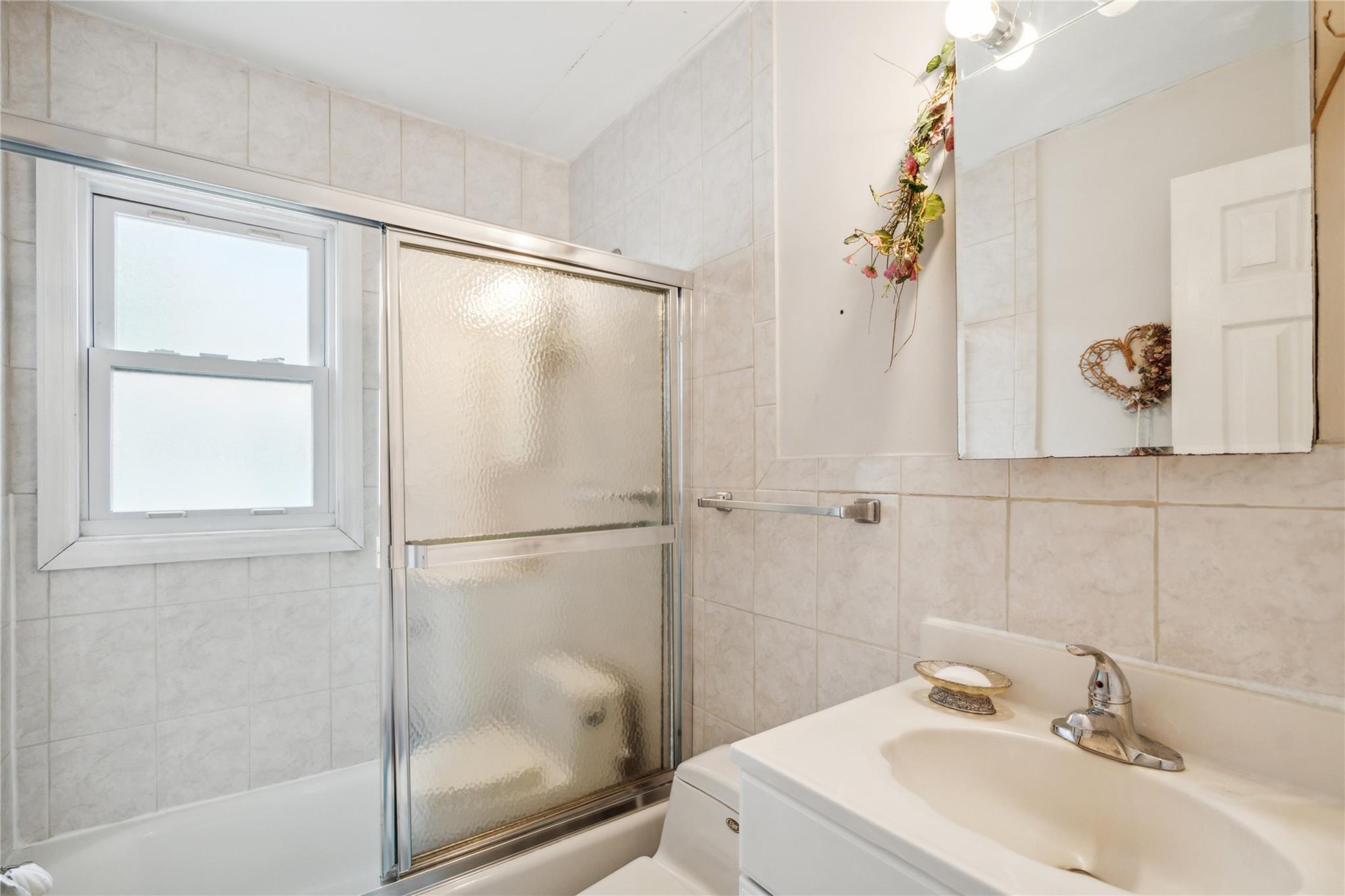 Single Family Bretton  Nassau County, NY 11040, MLS-843931-10