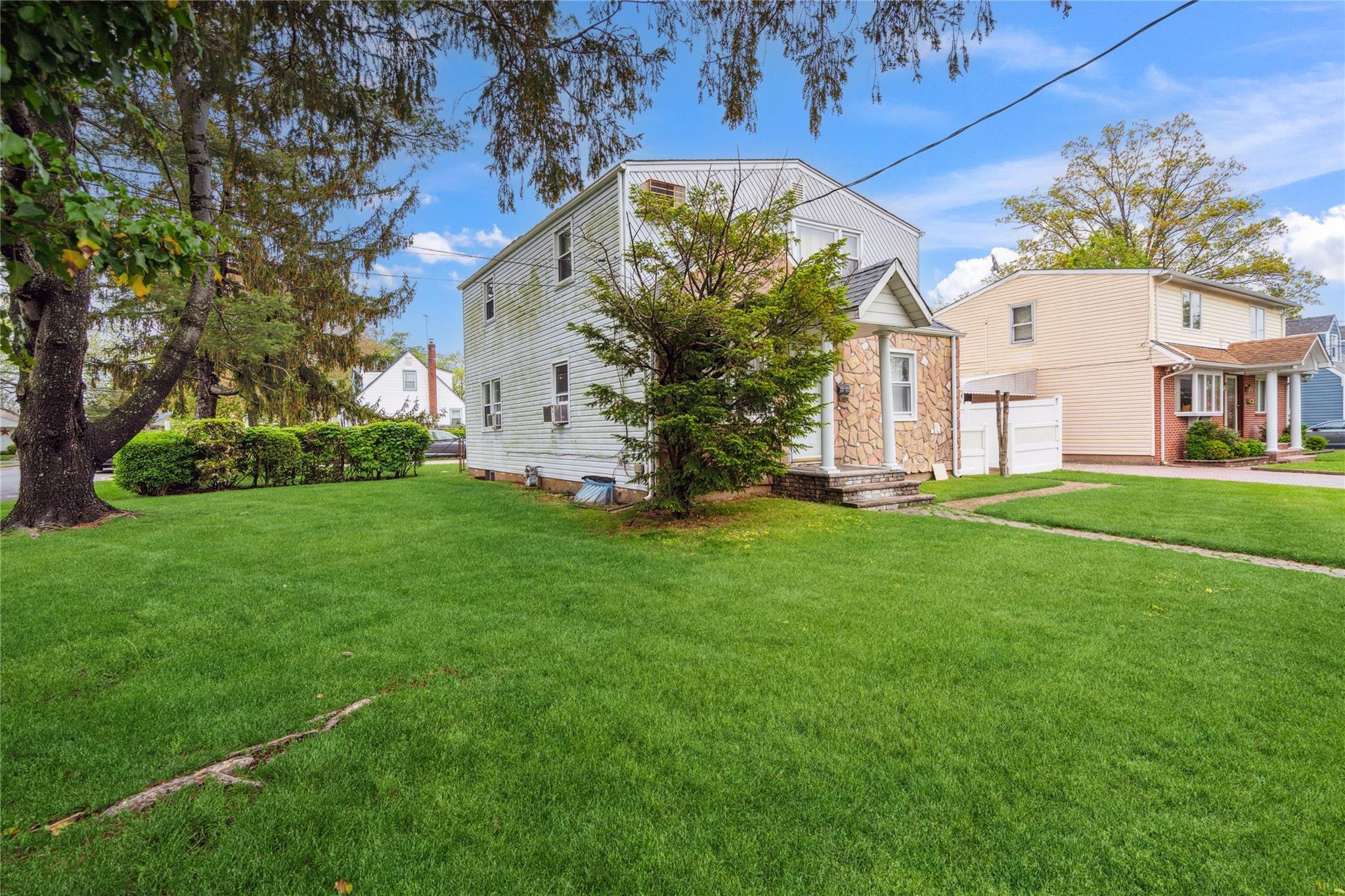 Single Family Bretton  Nassau County, NY 11040, MLS-843931-17