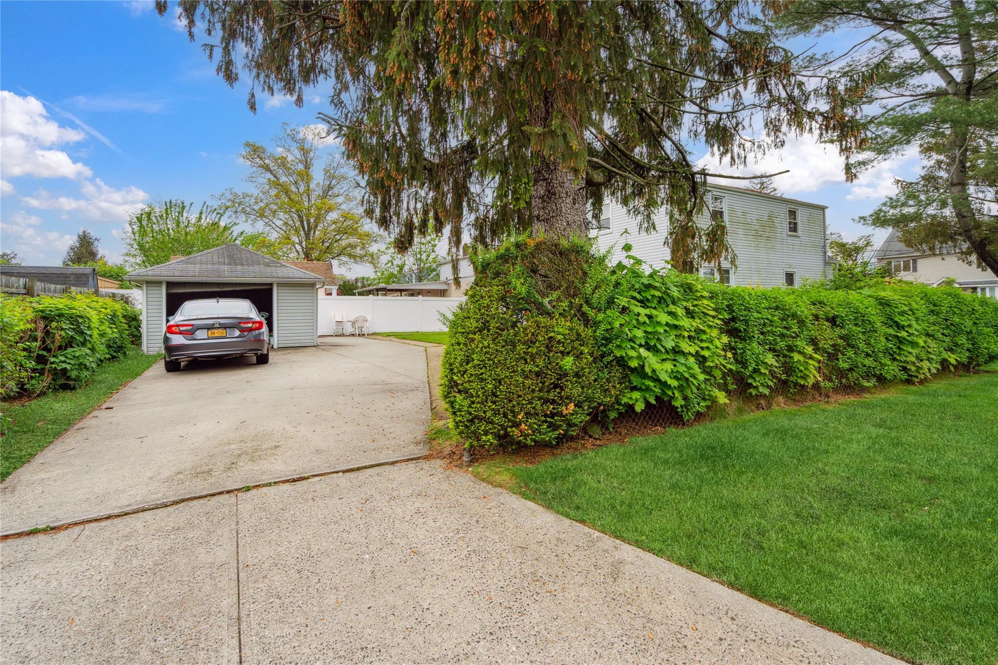Single Family Bretton  Nassau County, NY 11040, MLS-843931-21