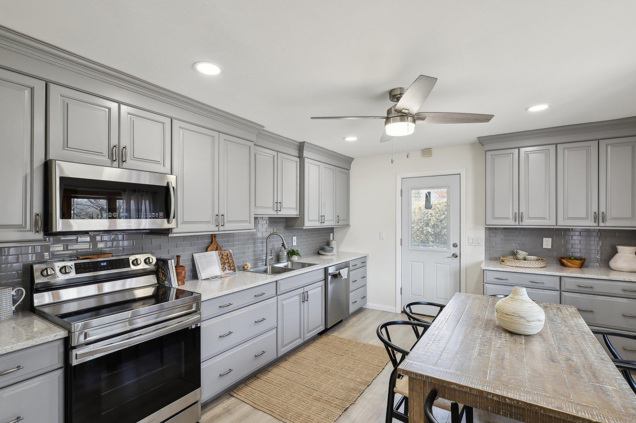 Single Family Bieselin  Suffolk County, NY 11713, MLS-843965-10