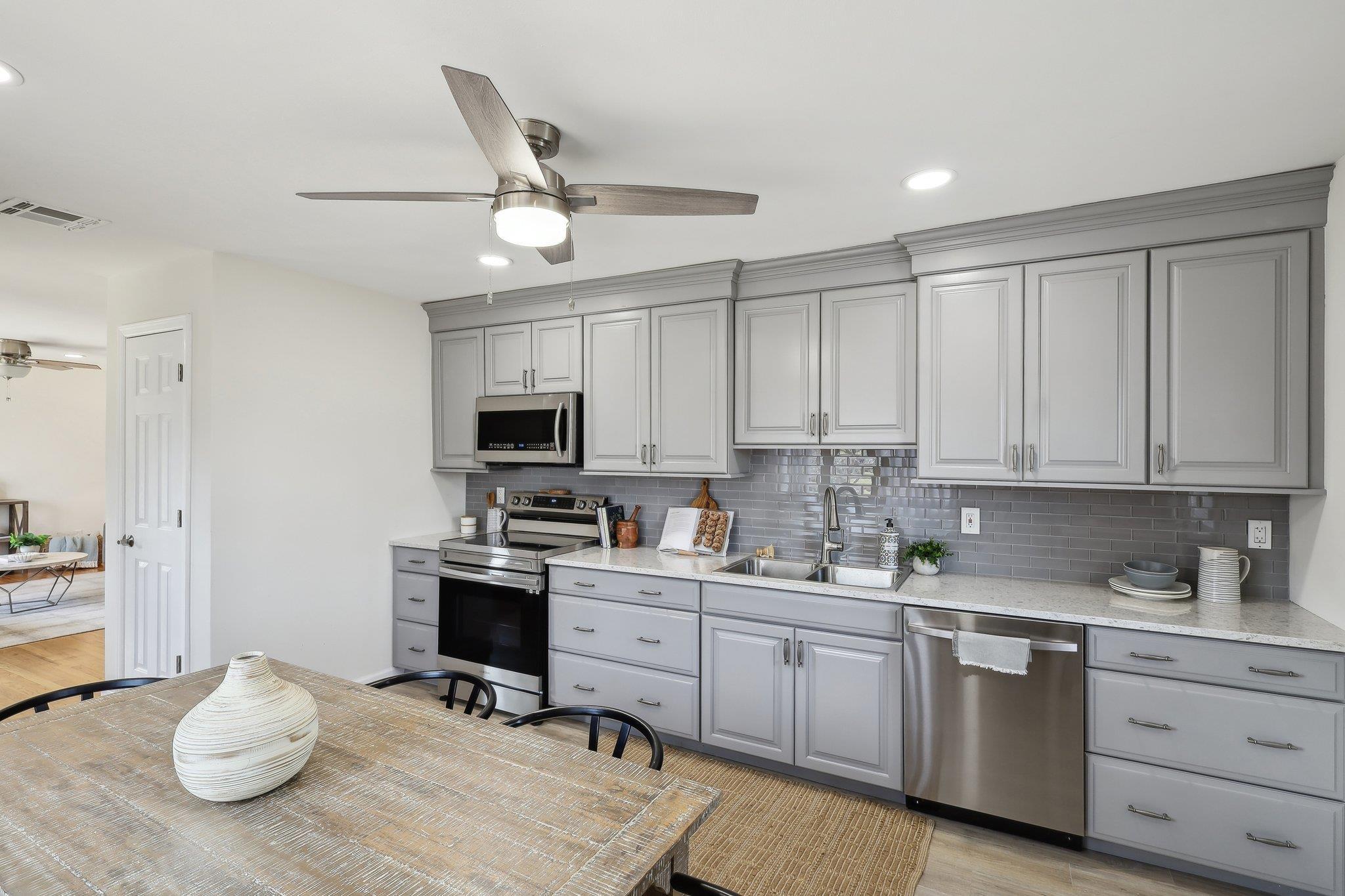 Single Family Bieselin  Suffolk County, NY 11713, MLS-843965-11