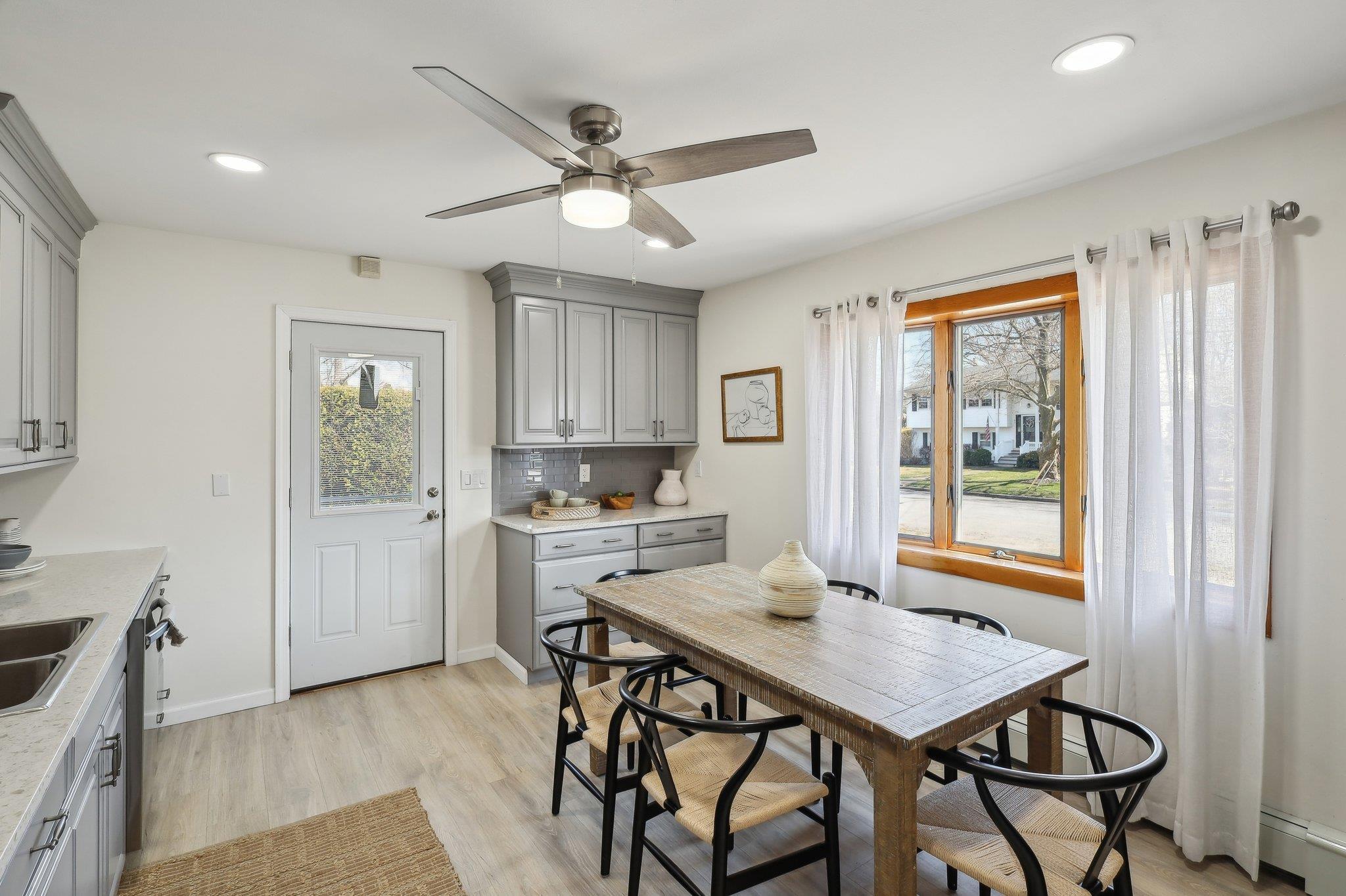 Single Family Bieselin  Suffolk County, NY 11713, MLS-843965-8