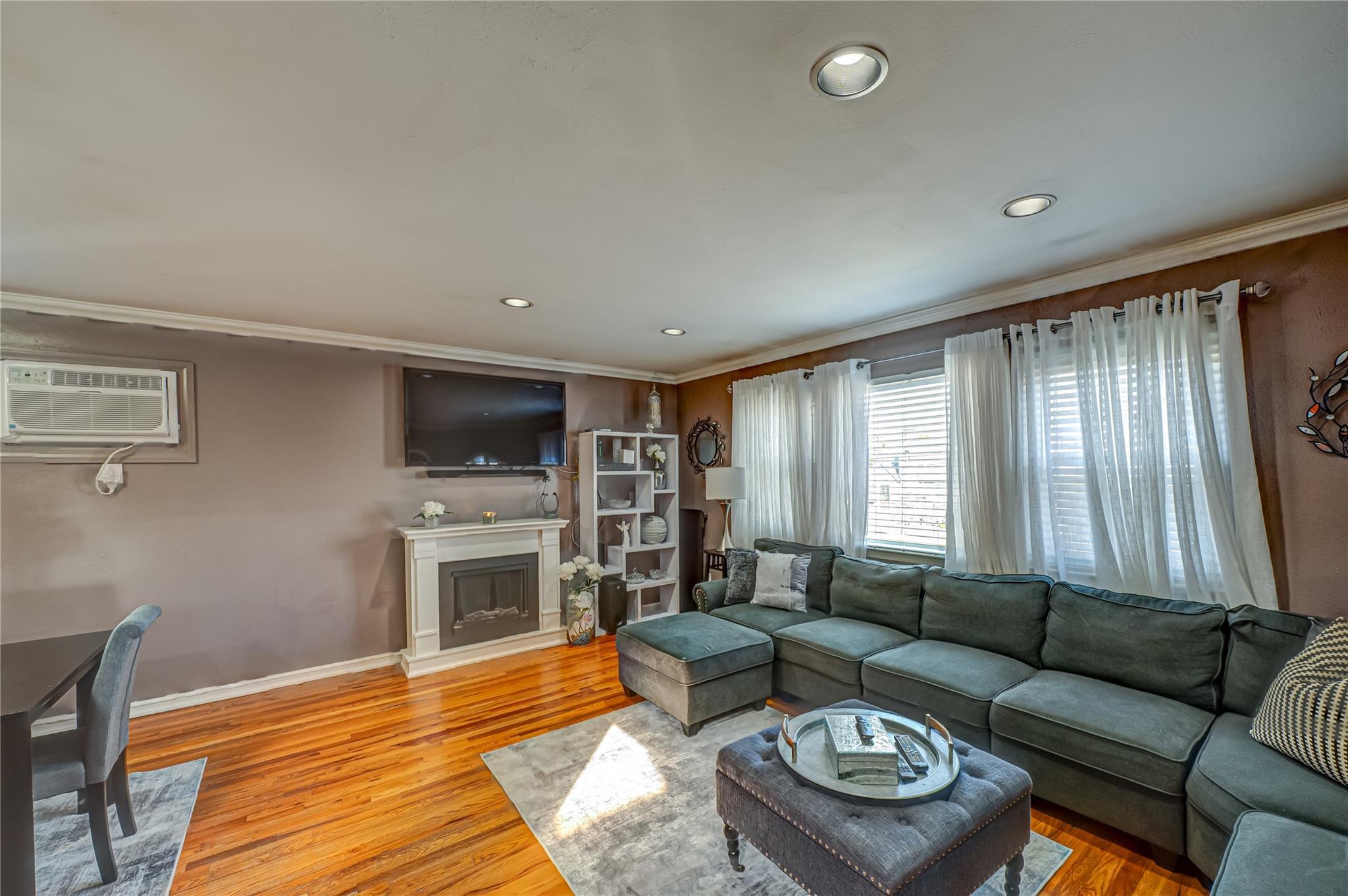 Single Family Wilson  Nassau County, NY 11710, MLS-844026-11