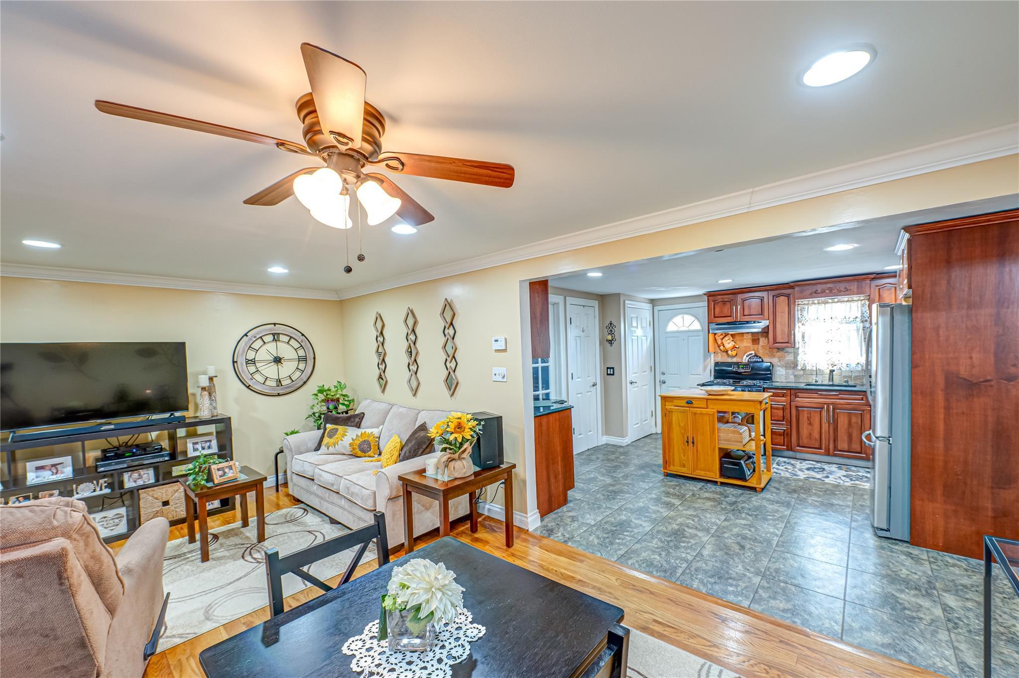 Single Family Wilson  Nassau County, NY 11710, MLS-844026-25