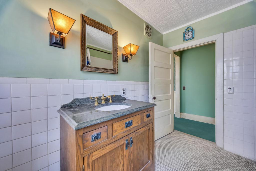Single Family Broadway  Suffolk County, NY 11777, MLS-844037-32
