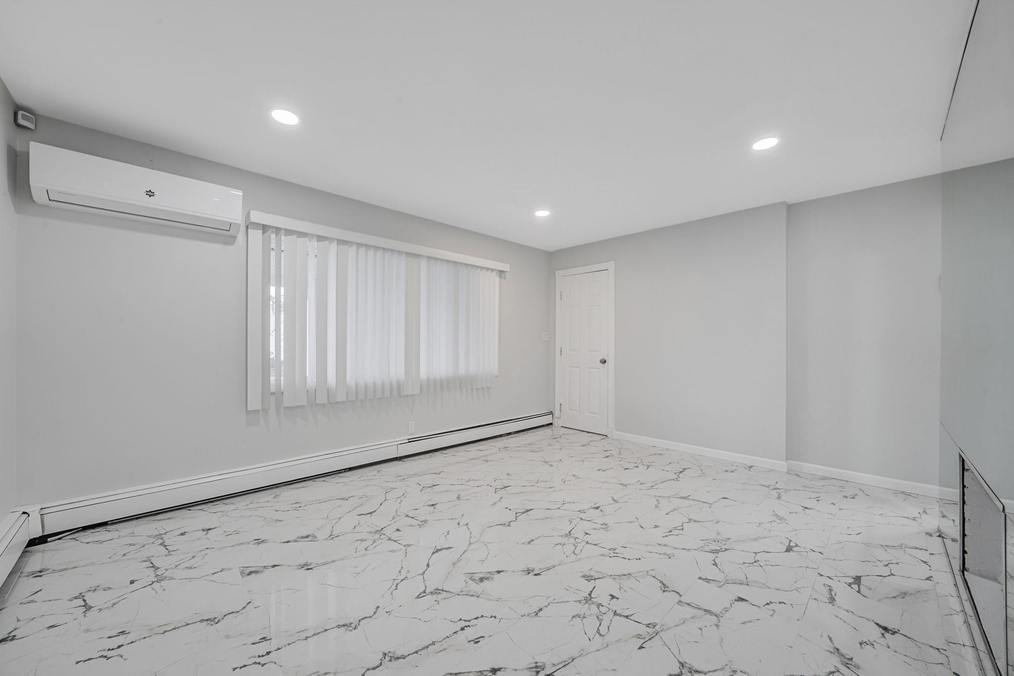 Single Family Bloomingdale  Nassau County, NY 11756, MLS-844070-10