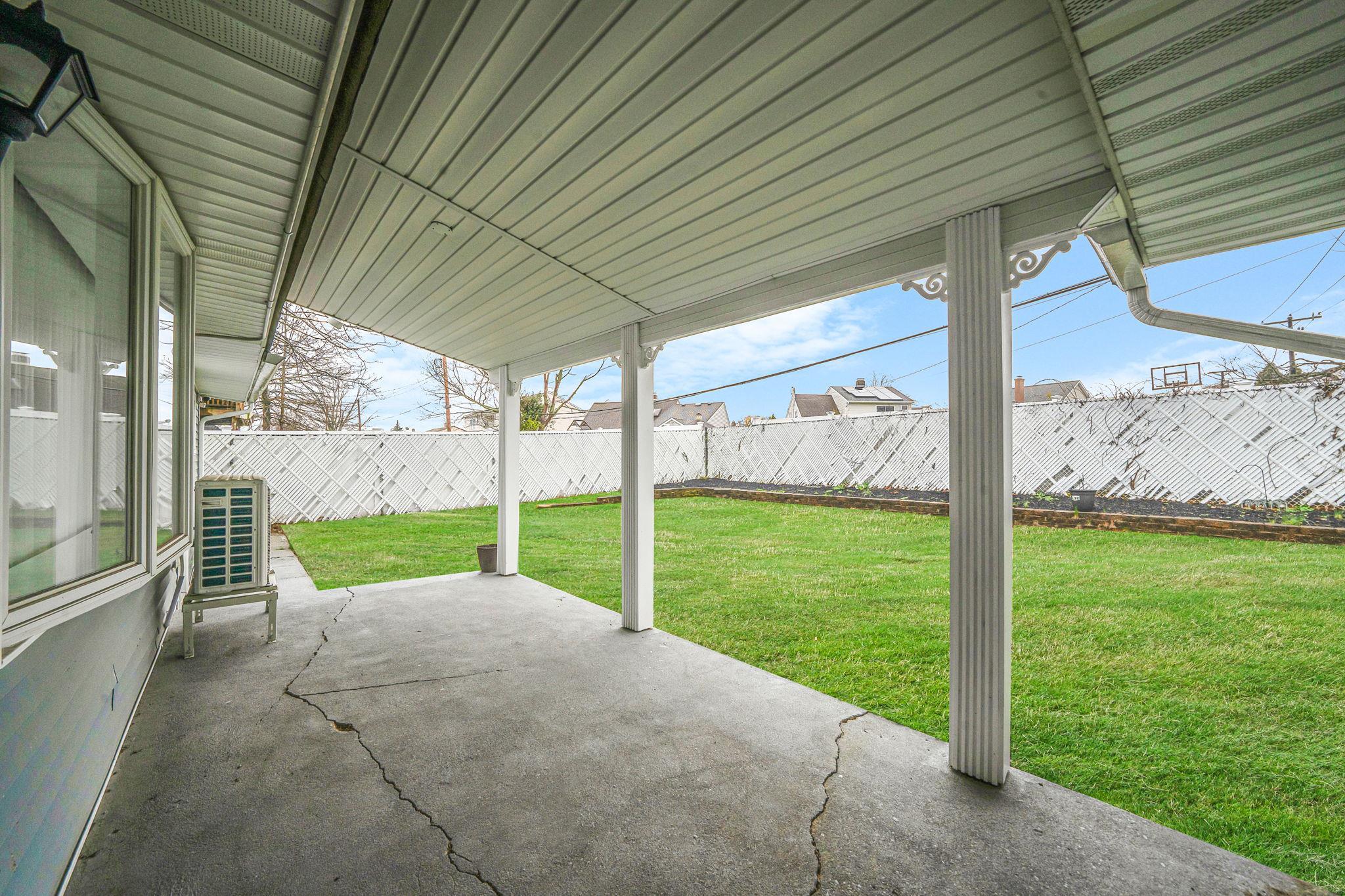 Single Family Bloomingdale  Nassau County, NY 11756, MLS-844070-24