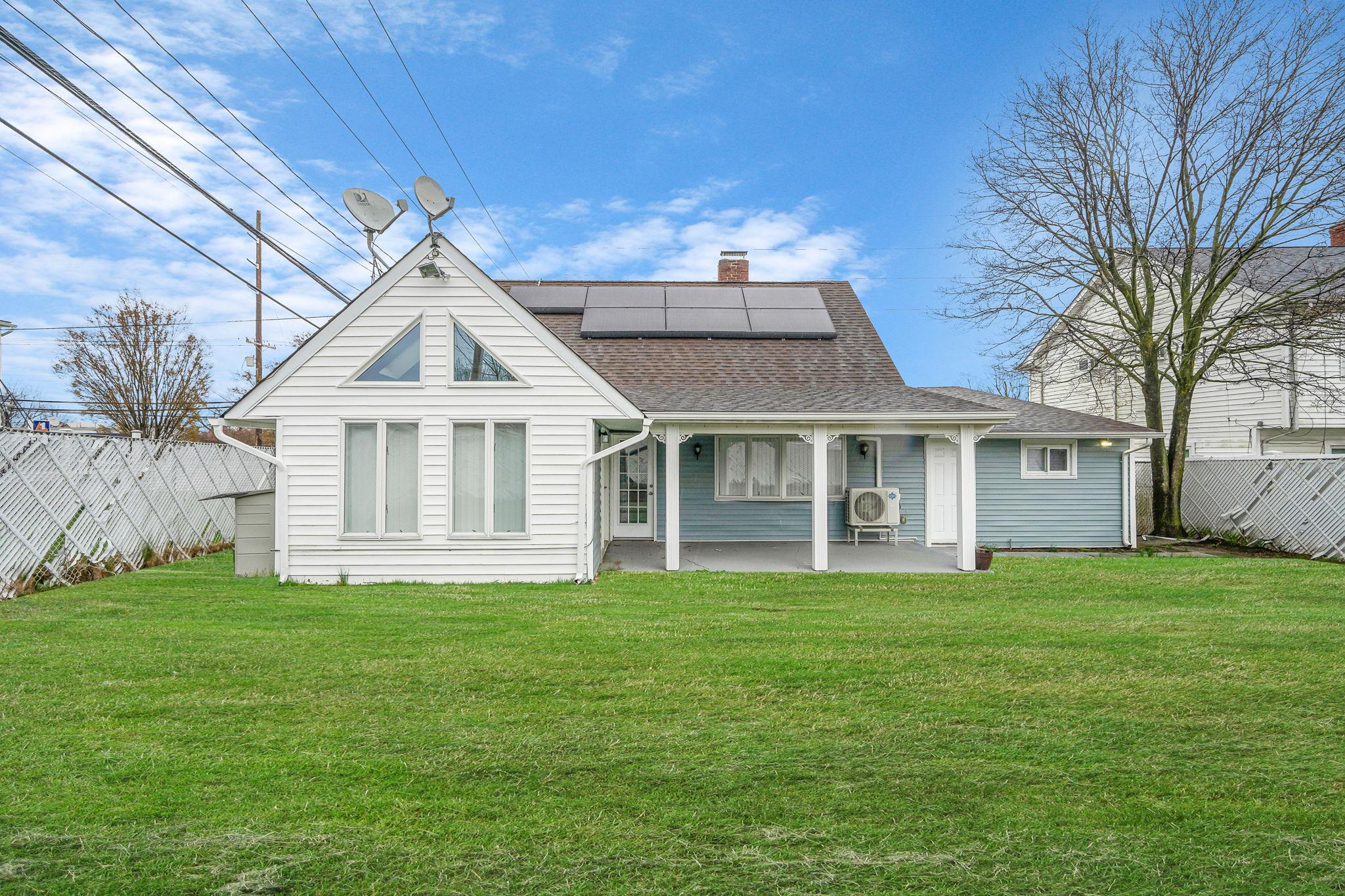 Single Family Bloomingdale  Nassau County, NY 11756, MLS-844070-25